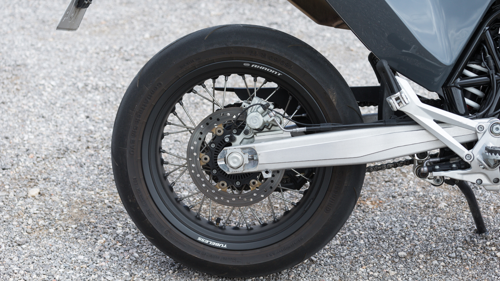 Husqvarna 701 Supermoto - Test 