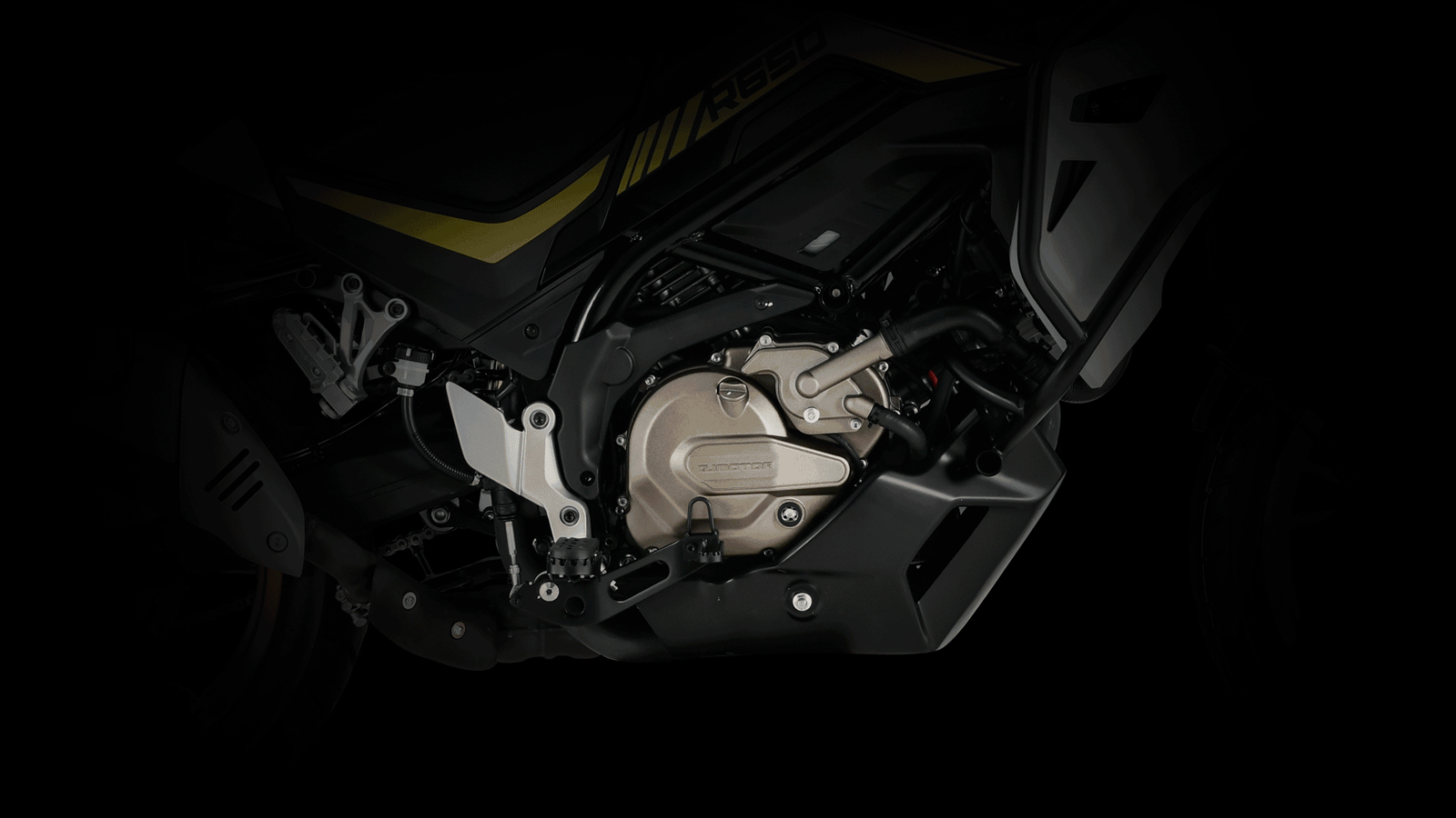 QJMOTOR SVT 650X: Με τον ισχυρότερο V2 κινητήρα στα μεσαία κυβικά