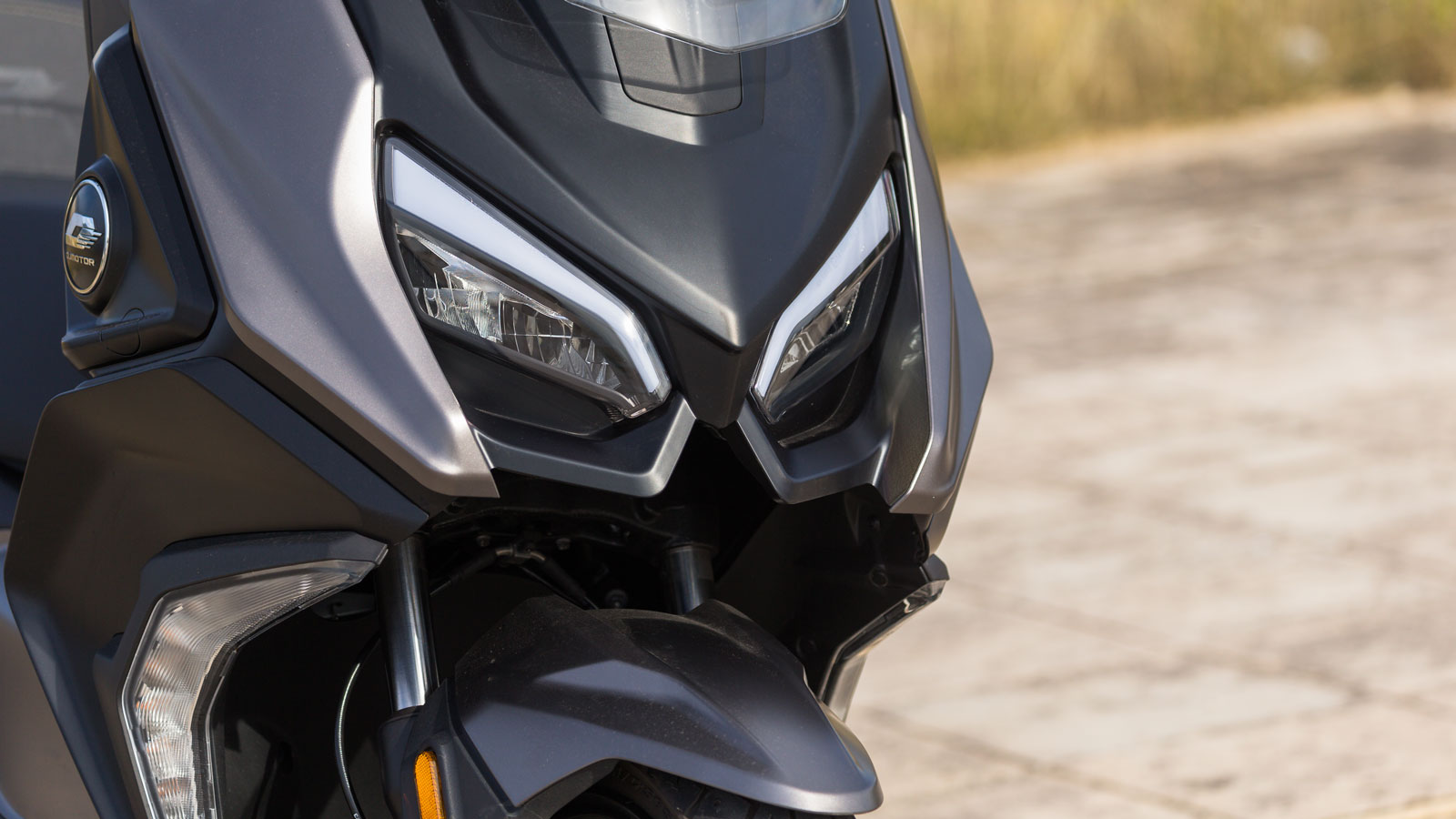 QJMOTOR Fort 350: Επώνυμα περιφερειακά και Super εξοπλισμό