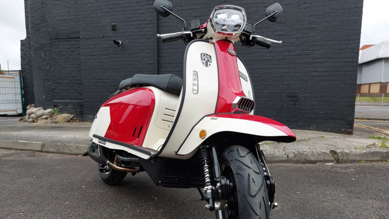 Royal Alloy GP300: Σπιρτόζες επιδόσεις και μεταλλική κατασκευή με ρετρό εμφάνιση 