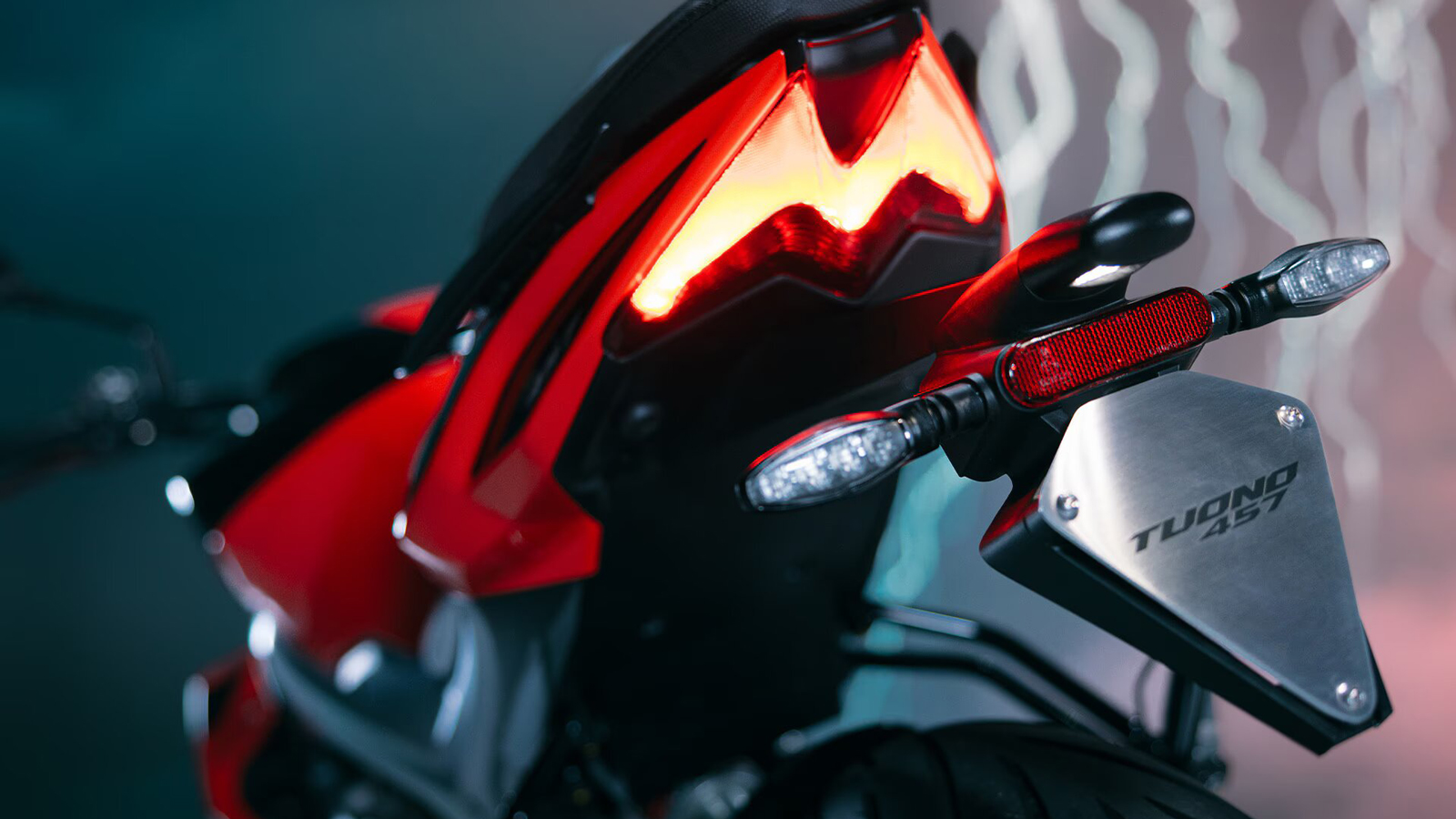 Aprilia Tuono 457: Πλαίσιο αλουμινίου και κορυφαία αναλογία βάρους ανά ίππο