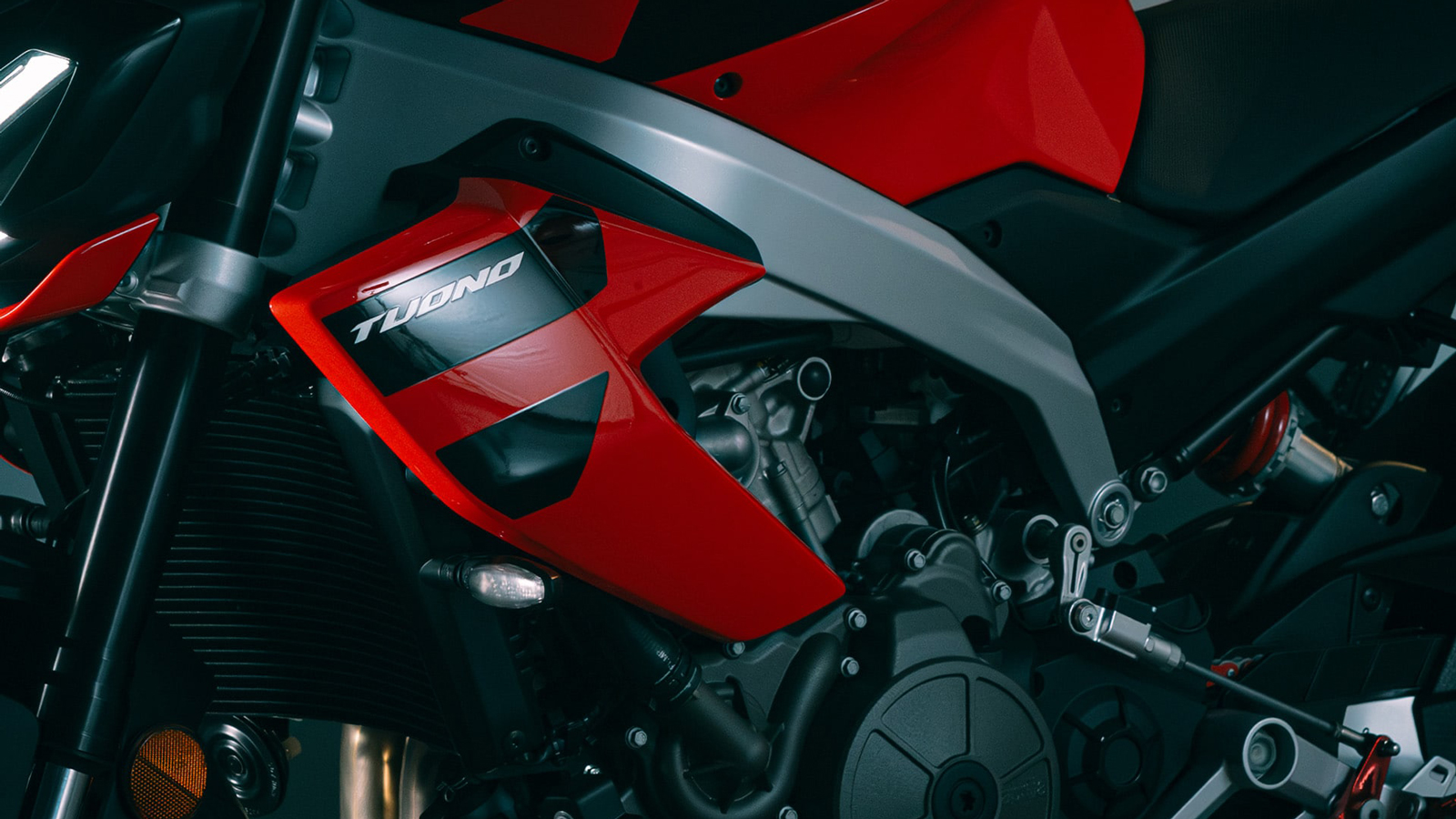 Aprilia Tuono 457: Πλαίσιο αλουμινίου και κορυφαία αναλογία βάρους ανά ίππο