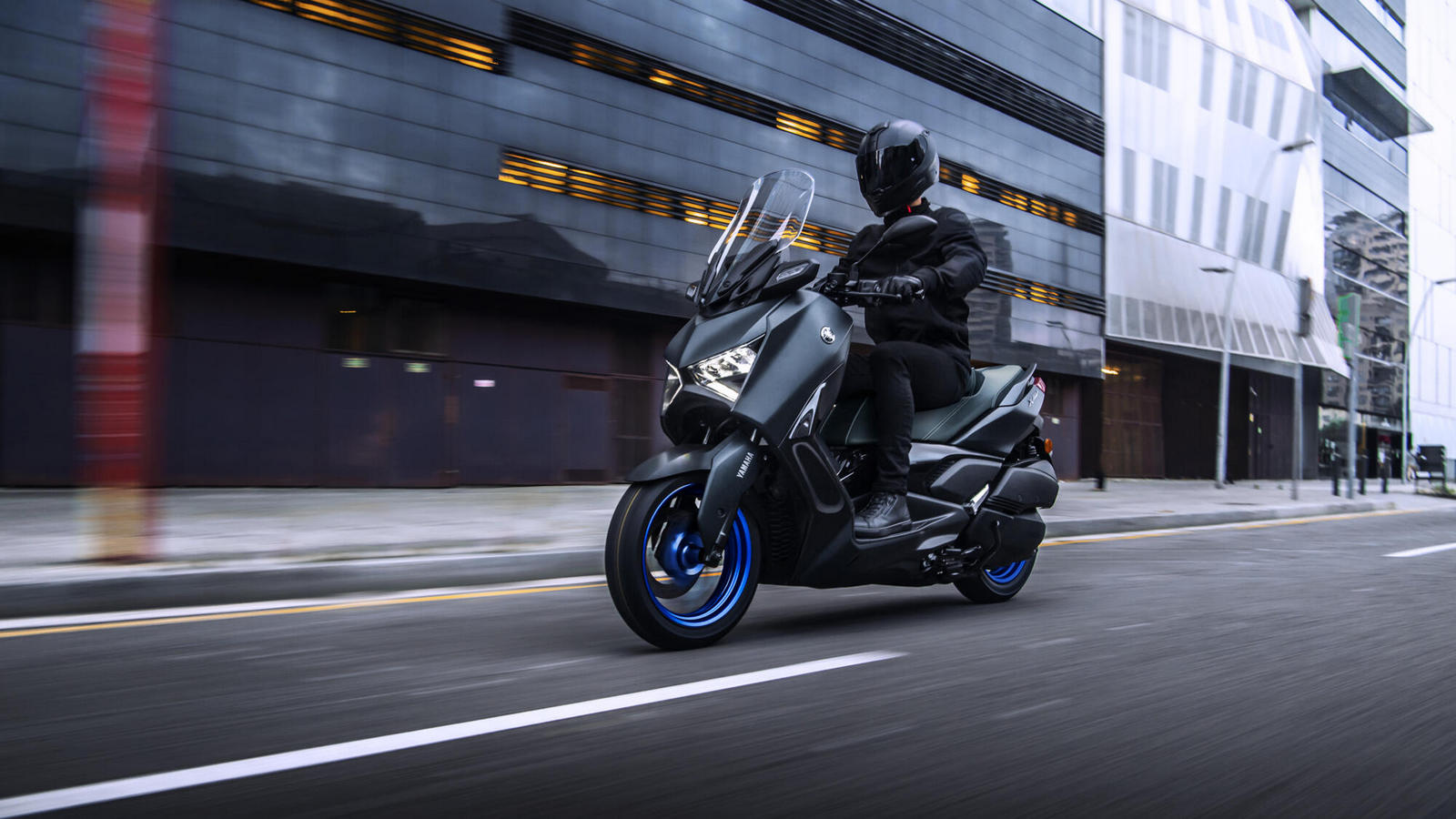 Yamaha XMAX 300: Συνεχίζει να κυριαρχεί και στην πέμπτη γενιά του 