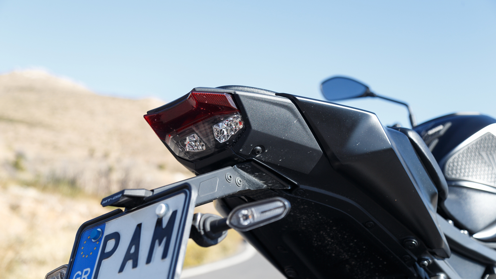 Στο υπόλοιπο μέρος διατηρείται η μινιμαλιστική φιλοσοφία και ο γενικός σχεδιαστικός χαρακτήρας των σύγχρονων γυμνών.