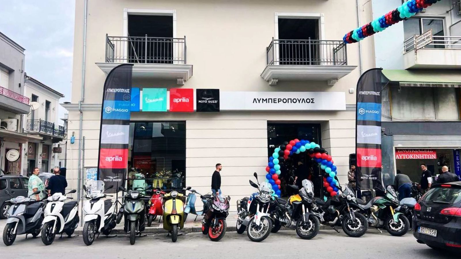 Το νέο κατάστημα προσφέρει πλήρη εμπειρία προϊόντων και υπηρεσιών, καλύπτοντας τις ανάγκες κάθε αναβάτη μέσα από τα κορυφαία brands Piaggio, Vespa, Ap