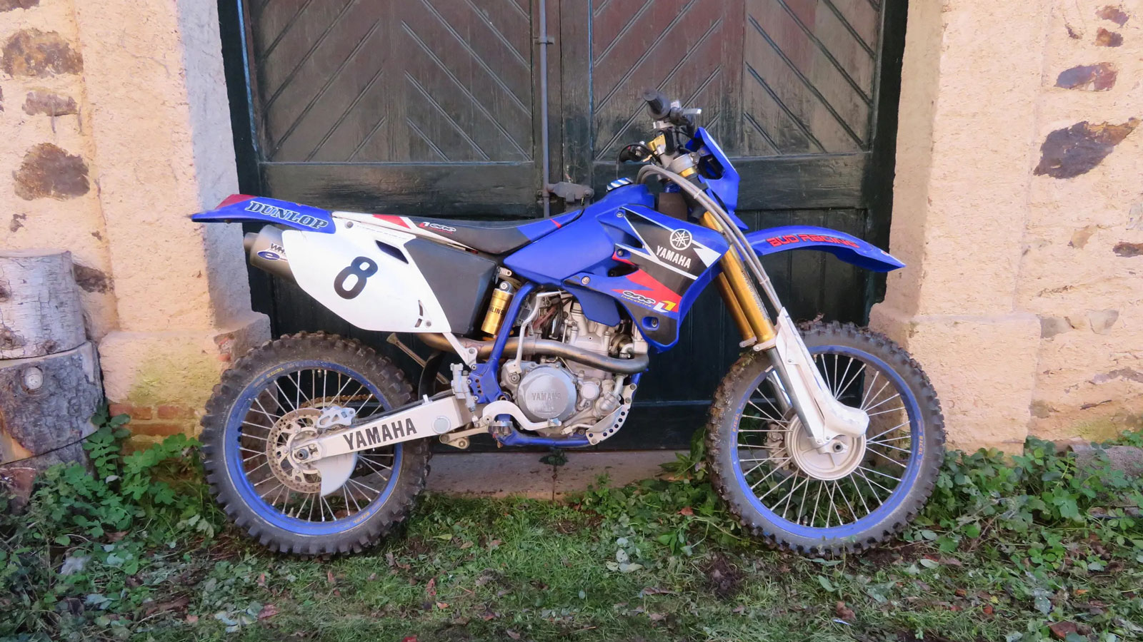 Αυτό είναι το δικίνητο WR450F 2 Trac της Yamaha Από το 2004. 