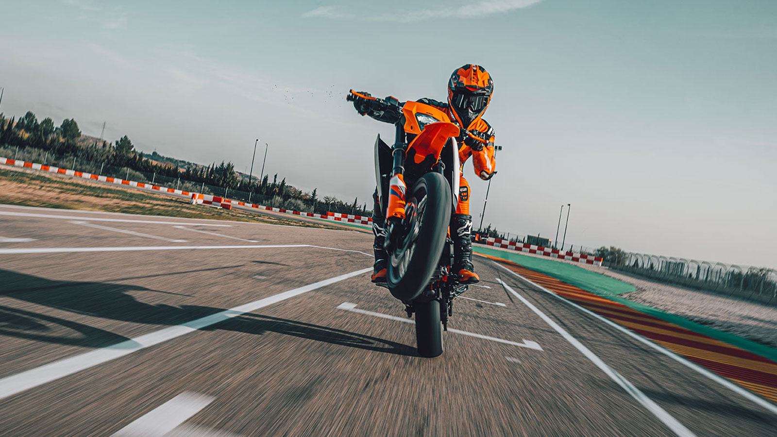 KTM 390 SMC R: Αυθεντικό Α2 supermoto με 45 άλογα στα 161 κιλά