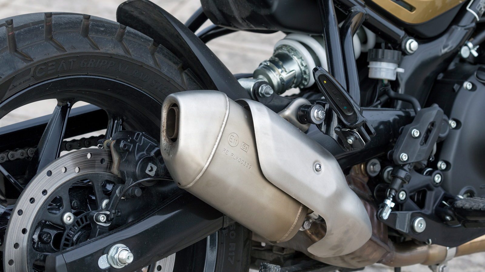 Οι 40 ίπποι αποδίδονται ψηλά, στις 8.000 σ.α.λ., και τα 4 kgm ροπής στις 5.500 σ.α.λ. επιτρέποντάς μας να μετρήσουμε επιτάχυνση 0-100 σε 6,5 δευτερόλε