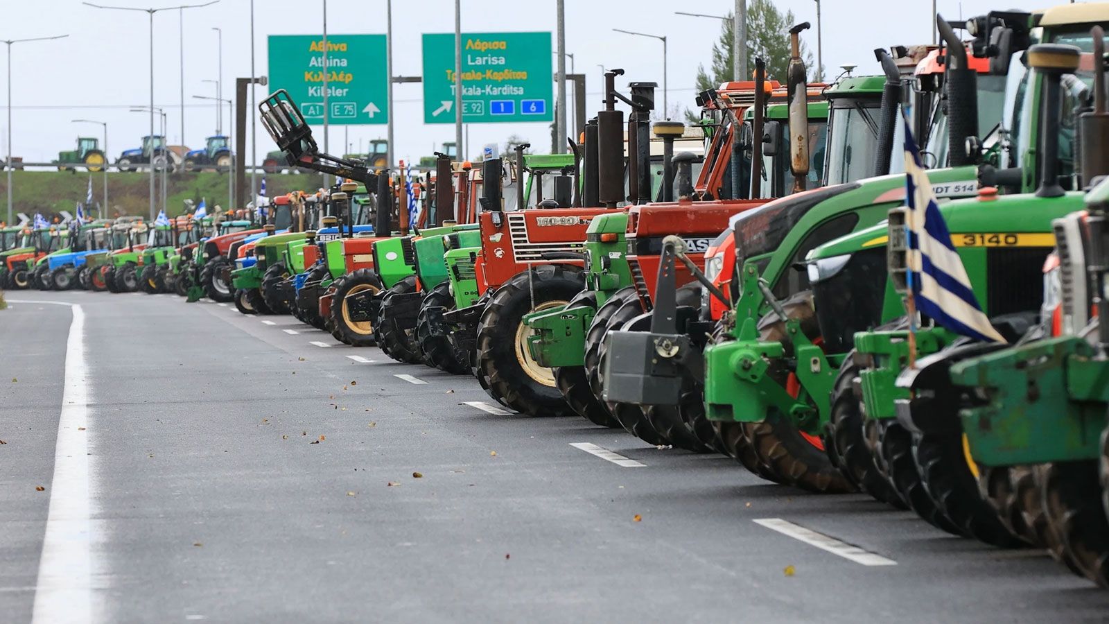 Αγρότες: Νέα μπλόκα σε όλη την Ελλάδα– Ποιοι δρόμοι είναι κλειστοί