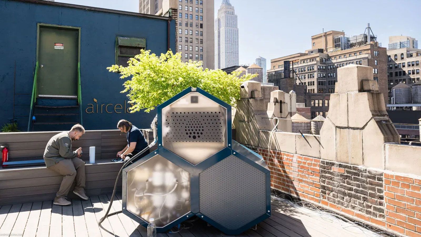 Μια νέα τεχνολογία από την startup Aircela φέρνει την επανάσταση στον κόσμο των καυσίμων και δίνει ελπίδα σε όσους αρνούνται να αποχαιρετήσουν τις βεν