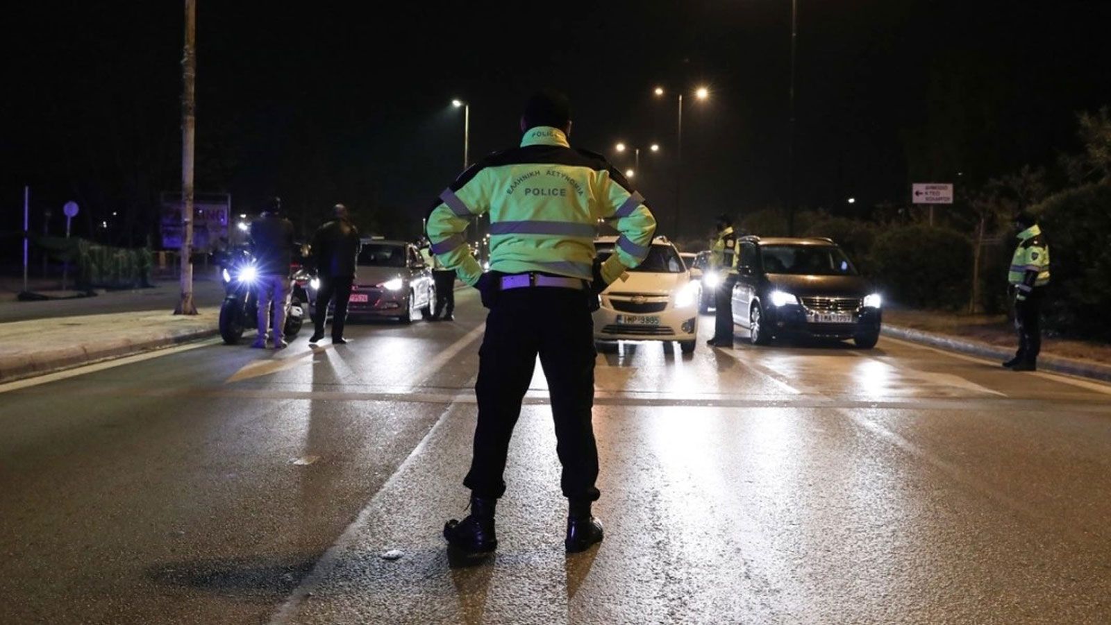 Οι Έλληνες συνεχίζουν να βγαίνουν, να γεμίζουν τα εστιατόρια και τα μπαρ, αλλά με λιγότερο… ποτό στο τραπέζι. Σύμφωνα με πληροφορίες από φορείς 