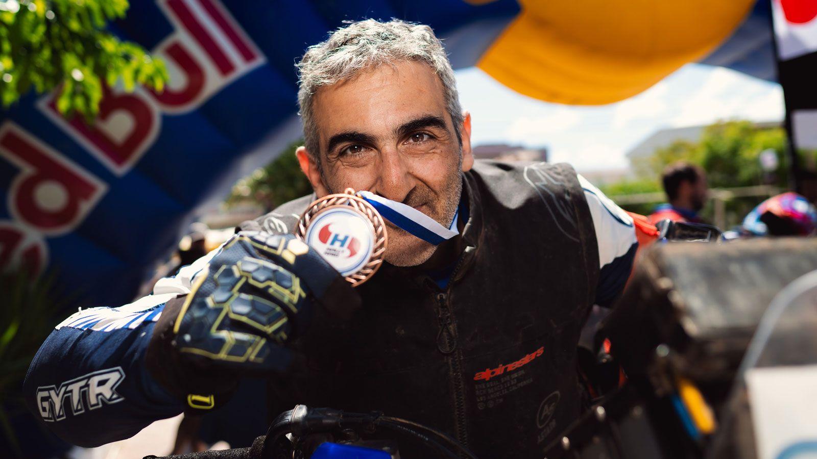 Η εμφάνιση των αναβατών της Yamaha δεν πέρασε απαρατήρητη, καθώς ο εξοπλισμός Alpinestars συνδύασε προηγμένη τεχνολογία και premium αισθητική.