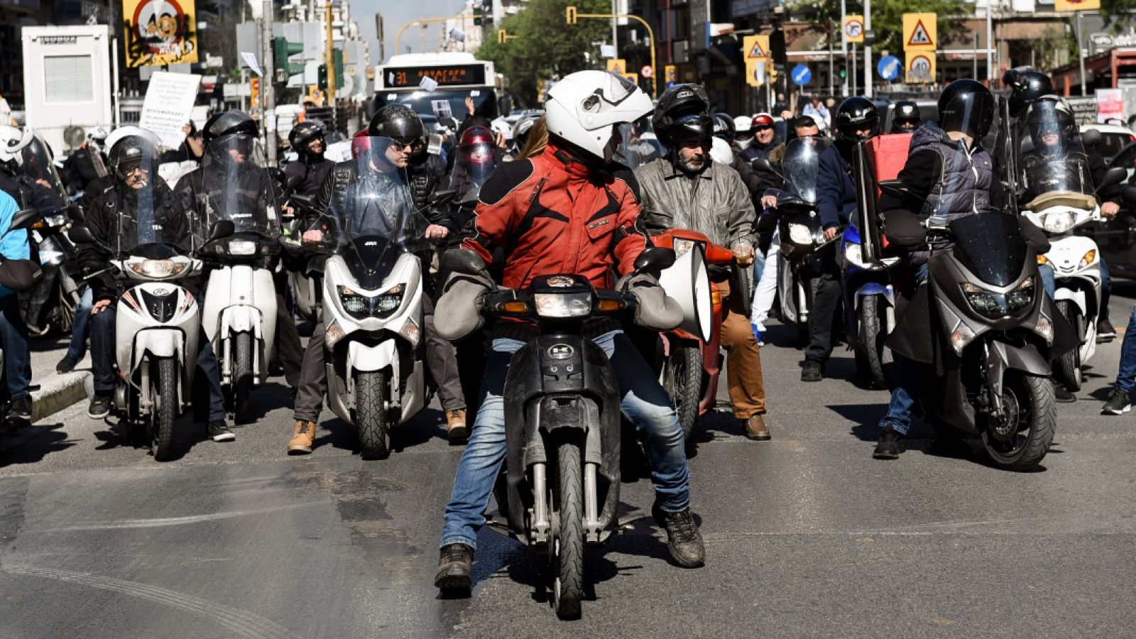 Κούριερ και delivery απεργούν την Κυριακή 8 Μαΐου