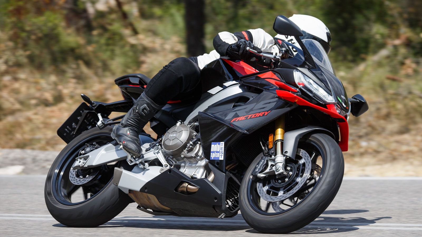 Τo RS660 ήρθε για να θυμίσει σε όλους ότι η κατηγορία των sport μεσαίων ζει ακόμα. Χωρίς πολλές φαμφάρες, δείχνει τον τρόπο που μπορείς να απολαύσεις 