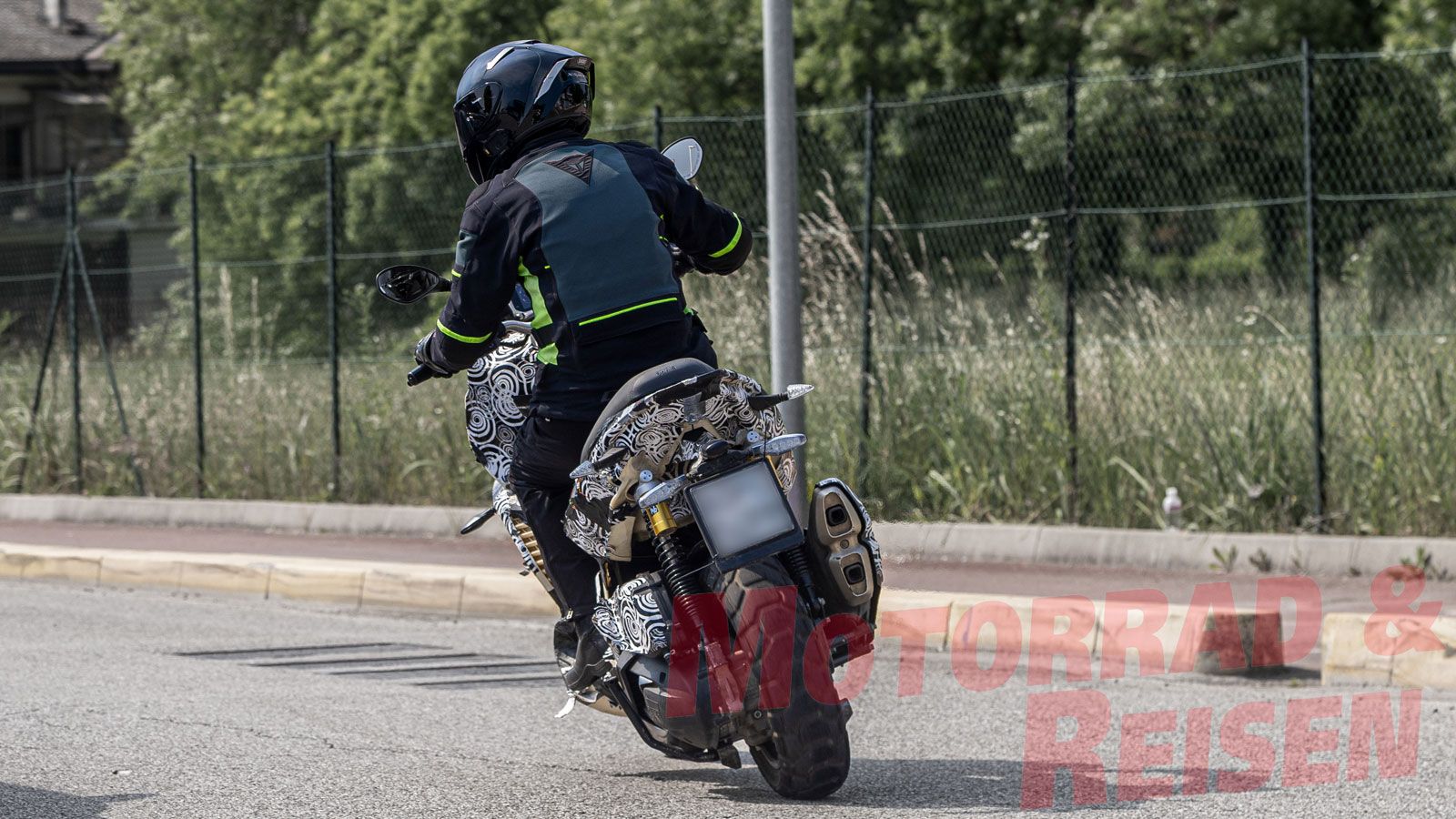 Aprilia SR 400 GT: Εντοπίστηκε καμουφλαρισμένη στην Ιταλία!