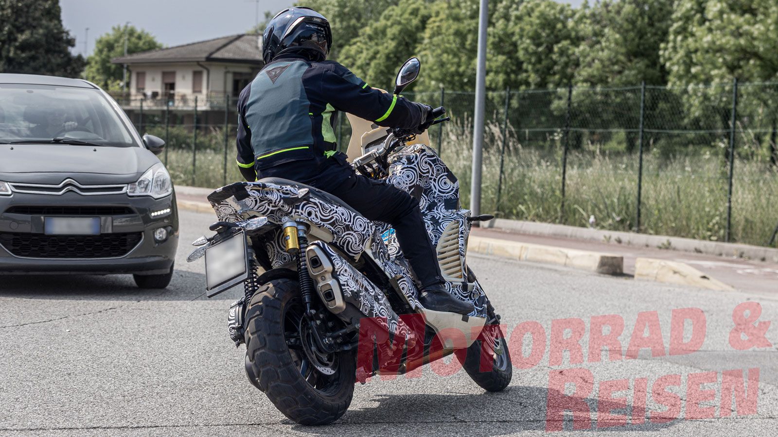 Aprilia SR 400 GT: Εντοπίστηκε καμουφλαρισμένη στην Ιταλία!
