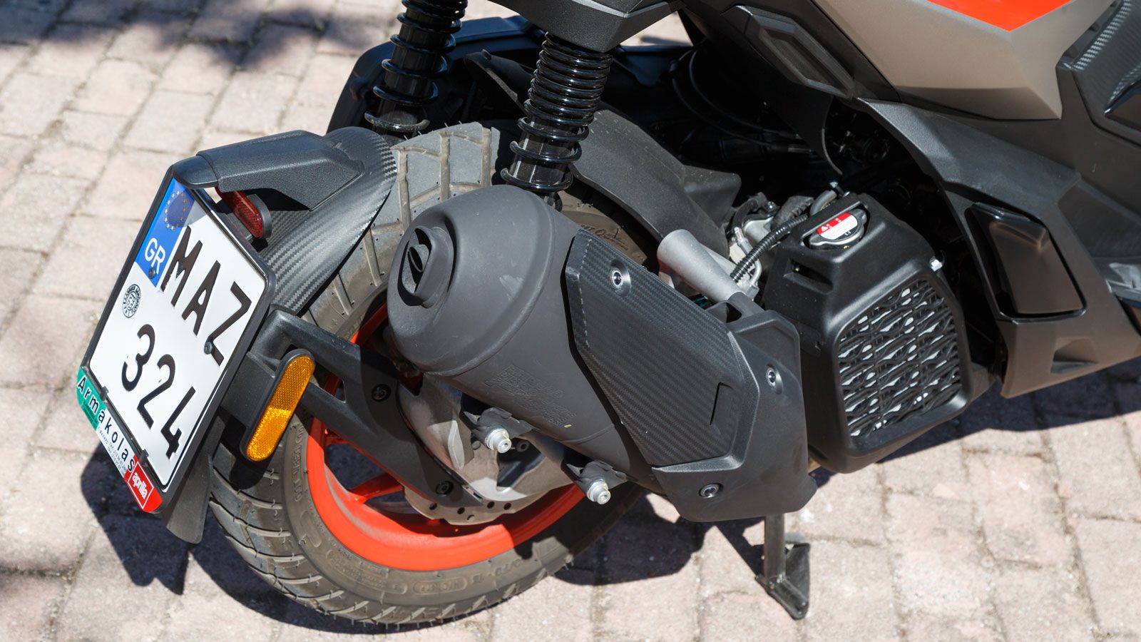 Πρόκειται για τον μονοκύλινδρο τετράχρονο i-get κινητήρα της Piaggio με κυβισμό 174 κ.εκ., ο οποίος αποδίδει 17,4 ίππους στις 8.650 σ.α.λ. και 16,5 Nm