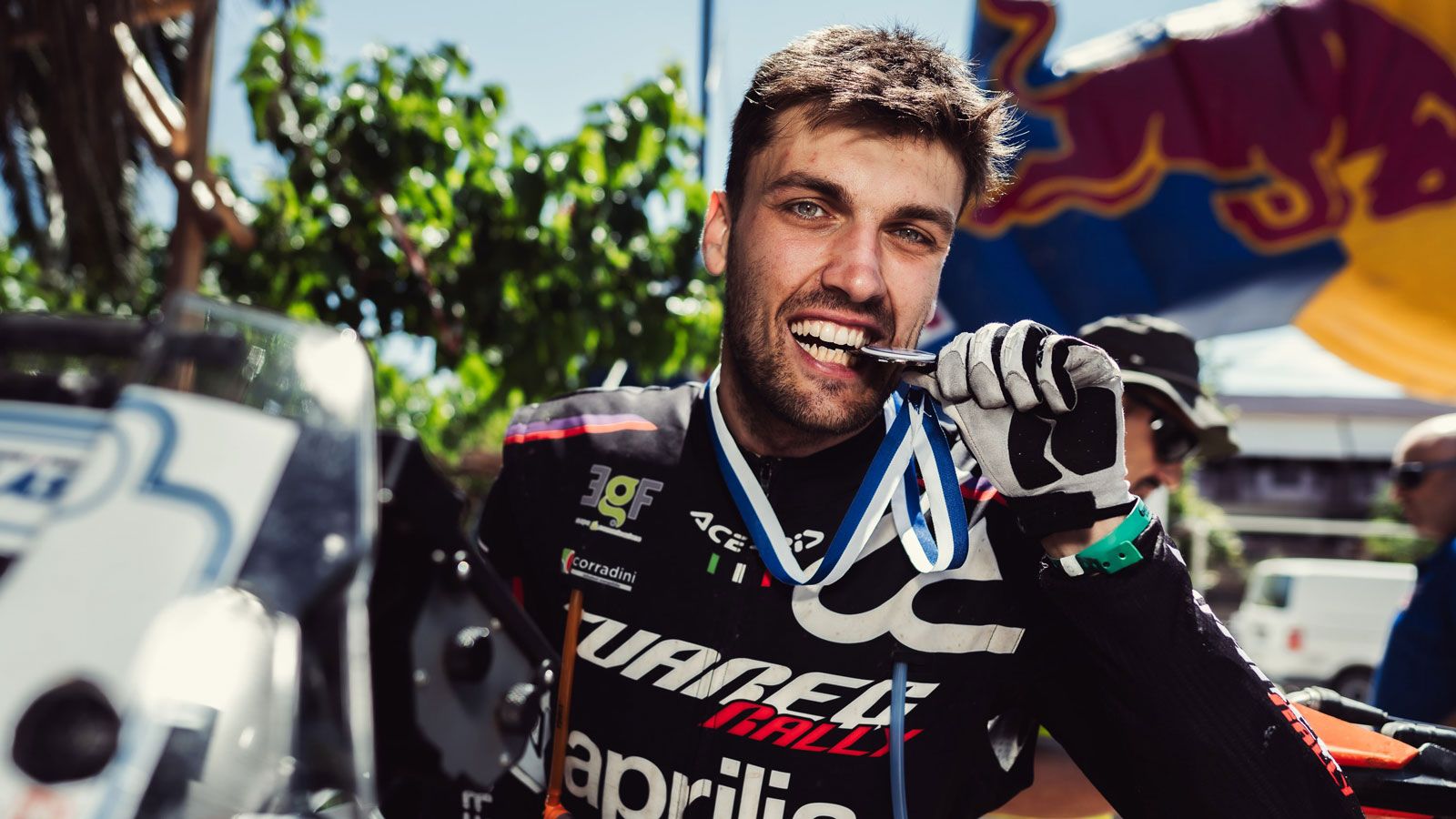 Με την κυριαρχία στο Hellas Rally Raid 2025, η Aprilia δείχνει πως δεν συμμετέχει απλώς στους αγώνες – γράφει ιστορία.