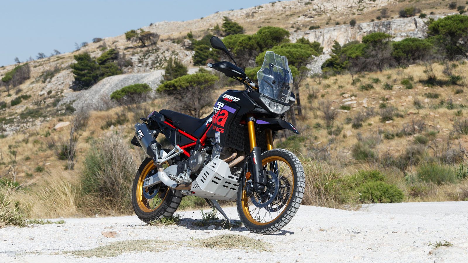Είναι εμφανές ότι η Aprilia σχεδίασε το Tuareg 660 με στόχο να ξεχωρίζει από τα συνηθισμένα, σε μία κατηγορία πλημμυρισμένη από δεκάδες μοντέλα όπου η