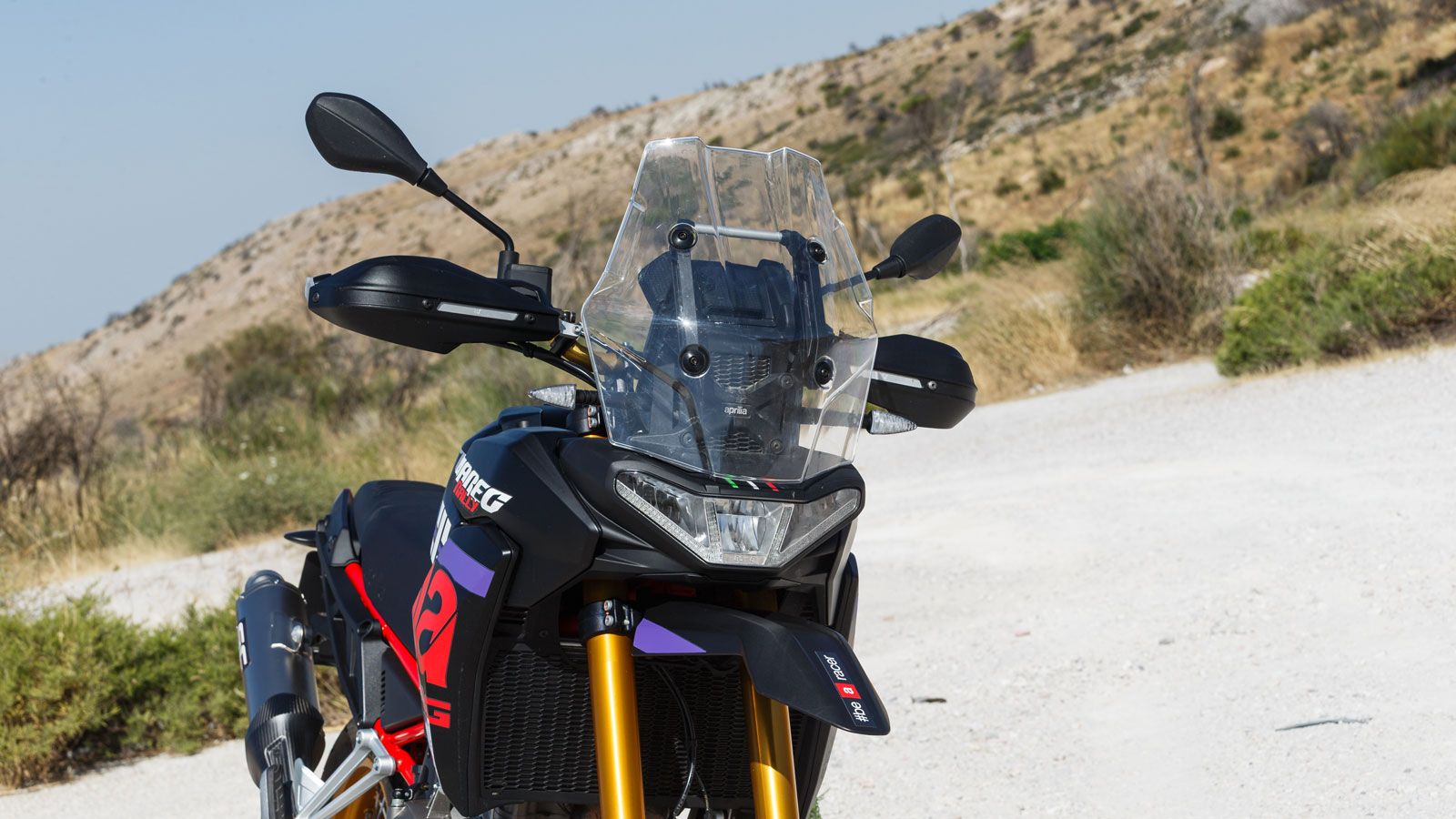 Ο LED προβολέας εμπρός δεν έχει αλλάξει, με την συνολική όψη της μοτοσυκλέτας να παραμένει ίδια κατά κύριο λόγο, μία όμως πιο προσεκτική ματιά αρκεί γ