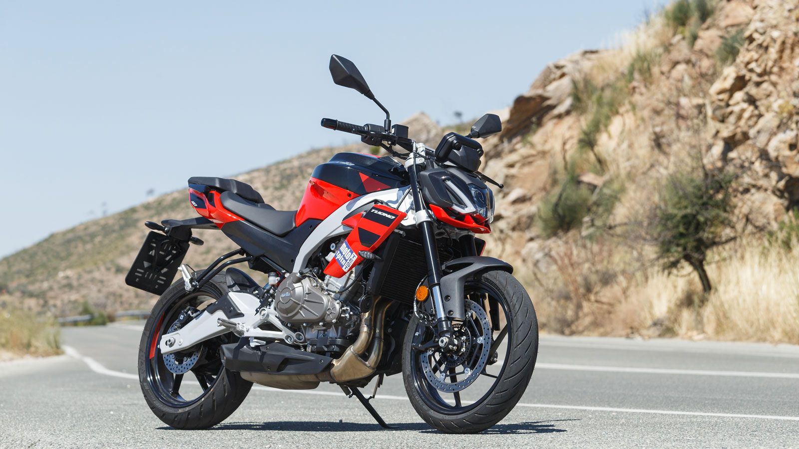 Στην αγορά του μοντέλου, ο αγοραστής λαμβάνει μπόνους 300 ευρώ, το οποίο μπορεί να αξιοποιηθεί για την απόκτηση άδειας οδήγησης ή για έκπτωση σε αξεσο