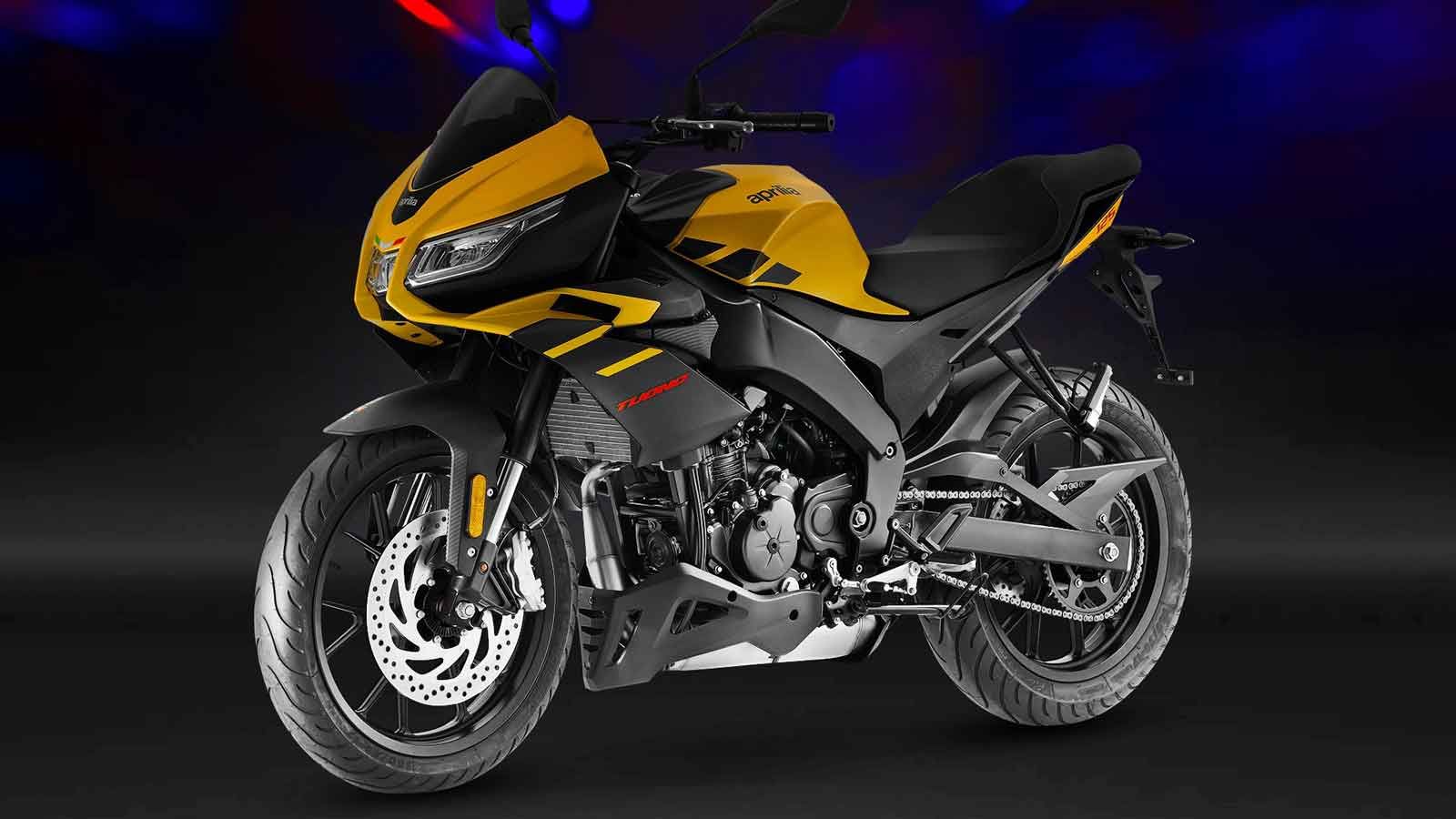 Το πλαίσιο υποστηρίζεται από ανεστραμμένο πιρούνι 40 χιλιοστών μπροστά και μονό αμορτισέρ πίσω, με διαδρομές 110 και 120 χιλιοστών αντίστοιχα.