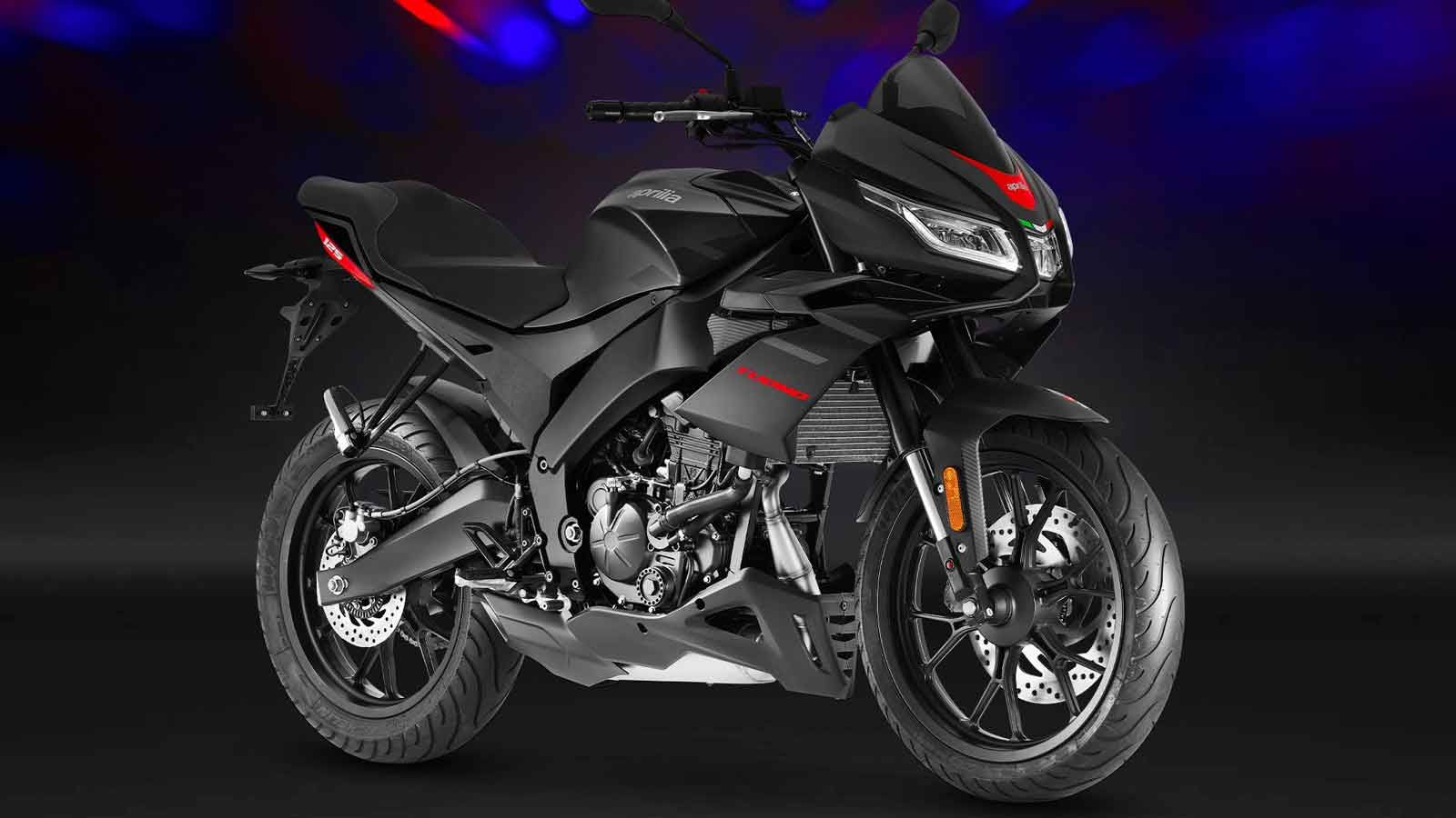 α δισκόφρενα είναι 300 χιλ. εμπρός και 218 χιλ. πίσω, με δικάναλο ABS και σύστημα αποτροπής ανατροπής στον πίσω τροχό.