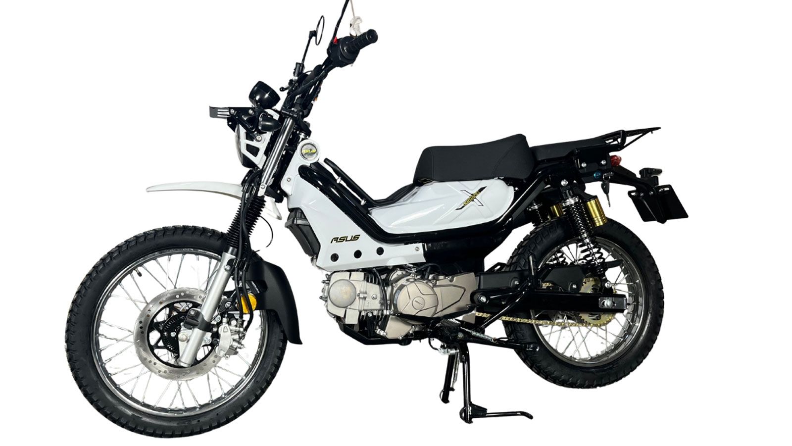 Ο μπροστινός τροχός 18 ιντσών, η ψηλά τοποθετημένη εξάτμιση, αλλά και το δίδυμο αμορτισέρ με συνδυασμό αερίου και λαδιού παραπέμπουν σε μοτοσυκλέτα μι