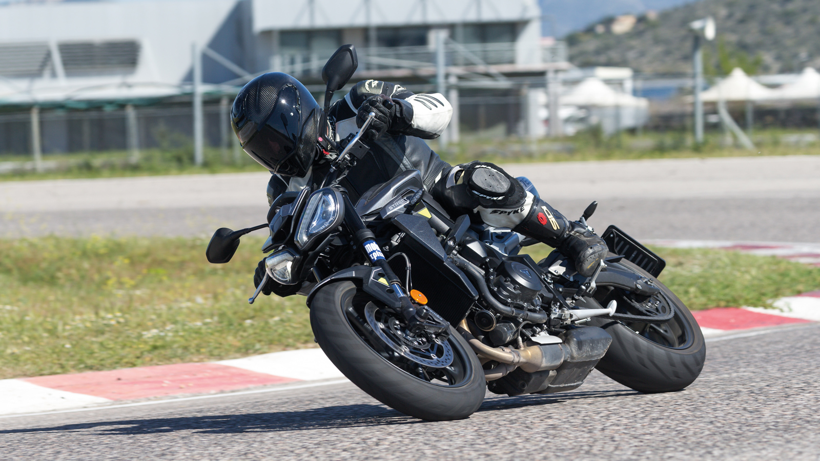 Η γλυκιά λειτουργία του ψεκασμού φροντίζει ώστε να μην νιώθεις κανένα απότομο τίναγμα στο αρχικό άνοιγμα του γκαζιού.