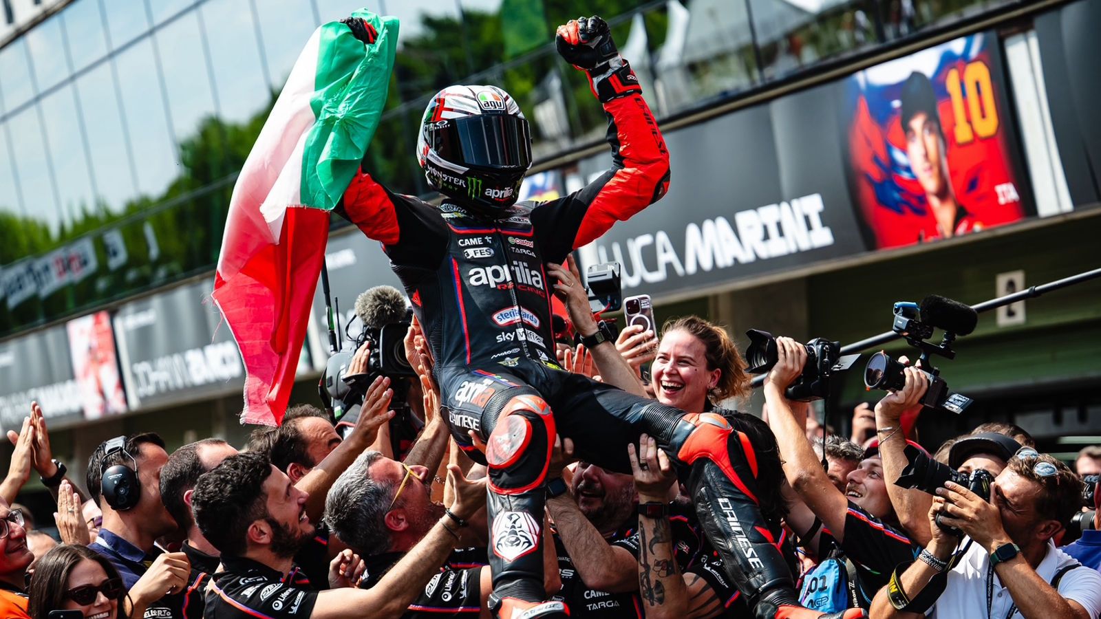 Απόλαυσε το MotoGP στο Misano με το Aprilia Stand