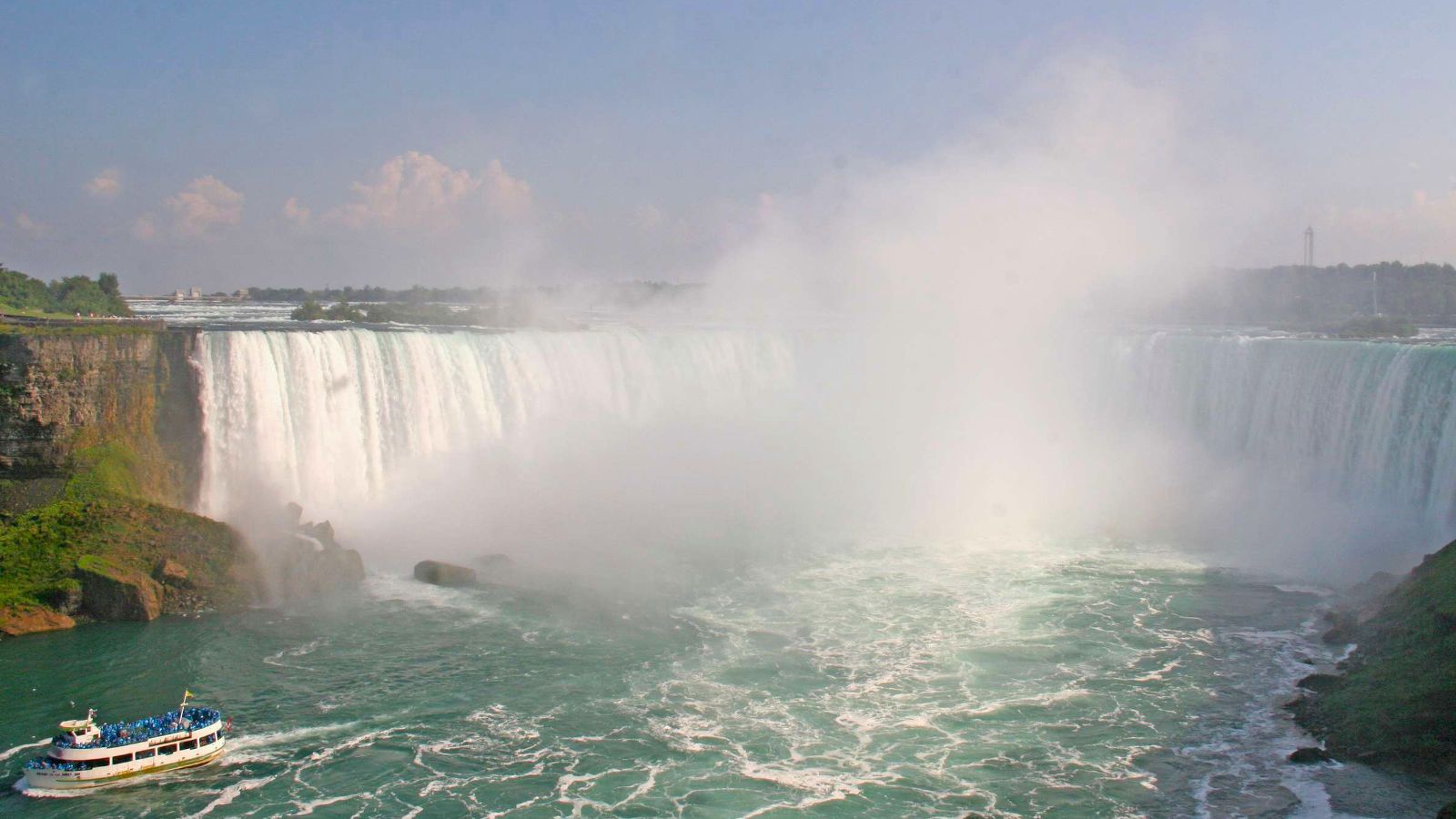 Δεν παρέλειψα να επισκεφθώ τους κοντινούς καταρράχτες του Νιαγάρα και να θαυμάσω ένα ανυπέρβλητο θαύμα της φύσης…