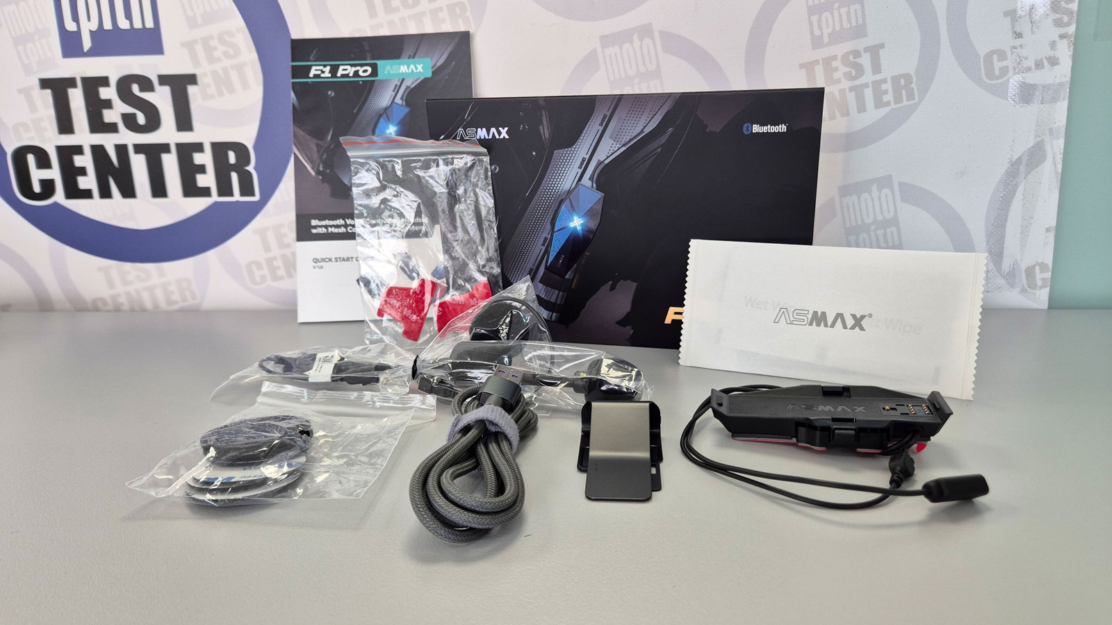 Αυτά είναι όλα τα αντικείμενα που θα βρεις στο κουτί της Asmax F1 Pro. 