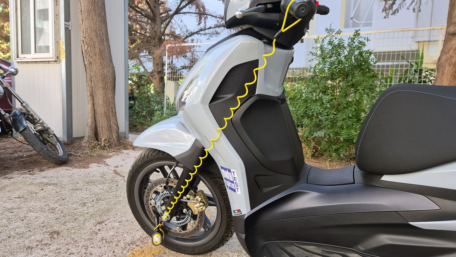 Η Auvray Xtreme Mini Alert διαθέτει και ένα καλώδιο υπενθύμισης. 