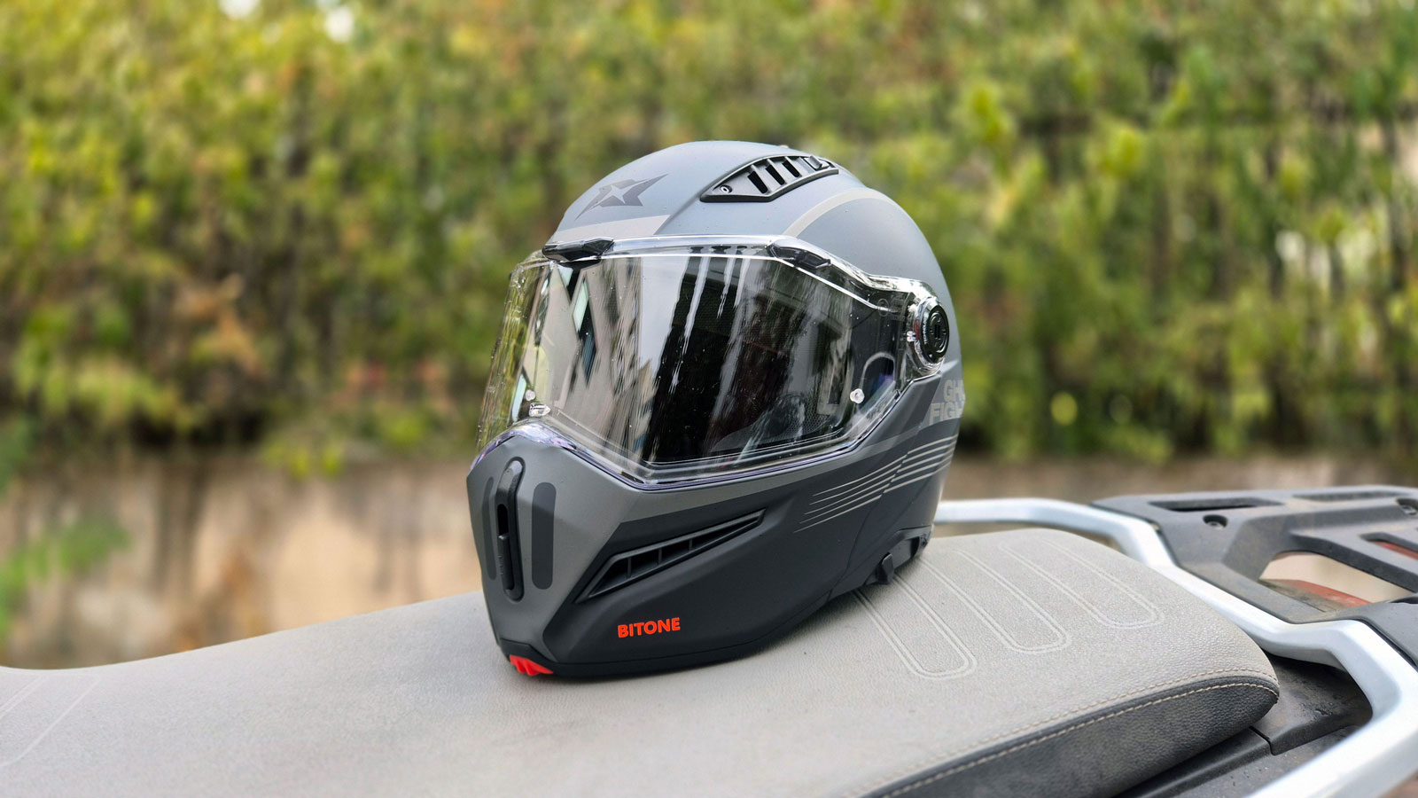 Ο σχεδιασμός του Axxis Ghostfighter είναι αναμφίβολα κομψός. 