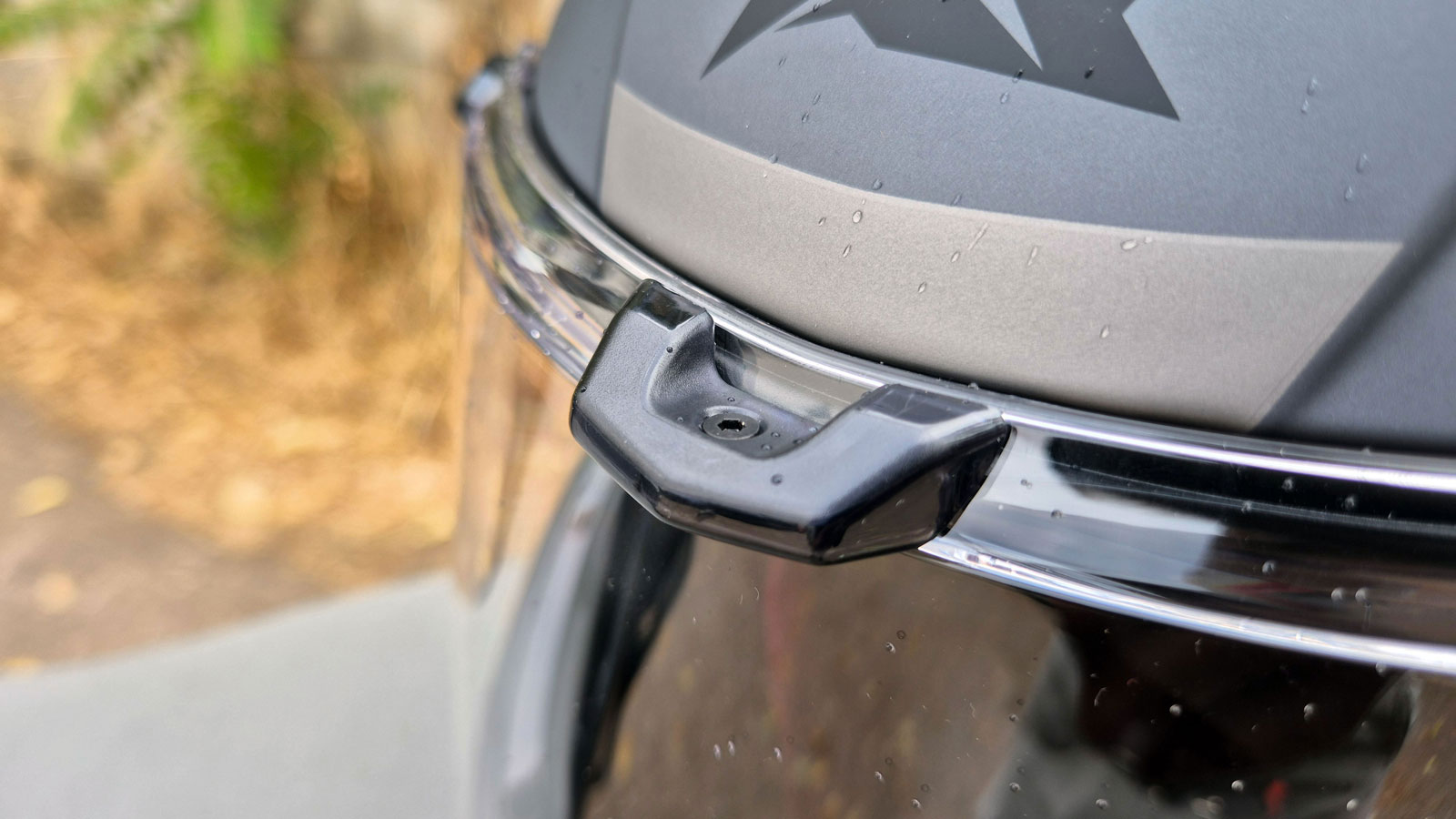 Με αυτή την βίδα Allen στηρίζεται η βάση της κάμερας στην ζελατίνα του Axxis Ghostfighter. 