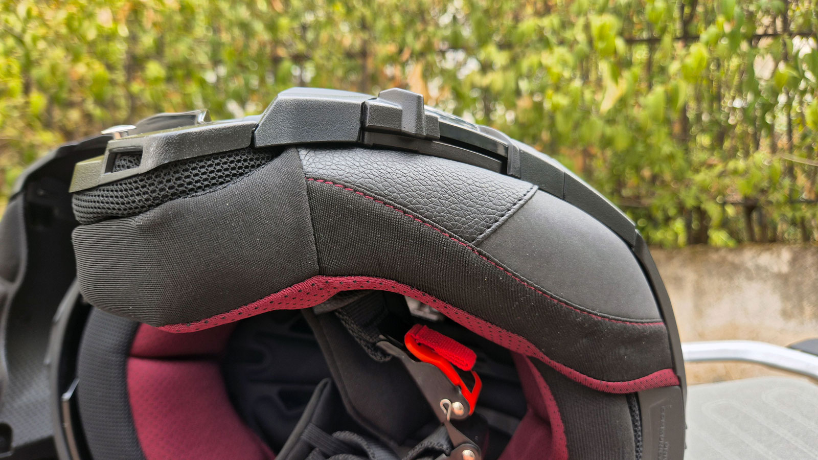 Η προσθήκη δερματίνης στην κάτω πλευρά του Axxis Ghostfighter, του προσδίδει μία Premium εμφάνιση. 