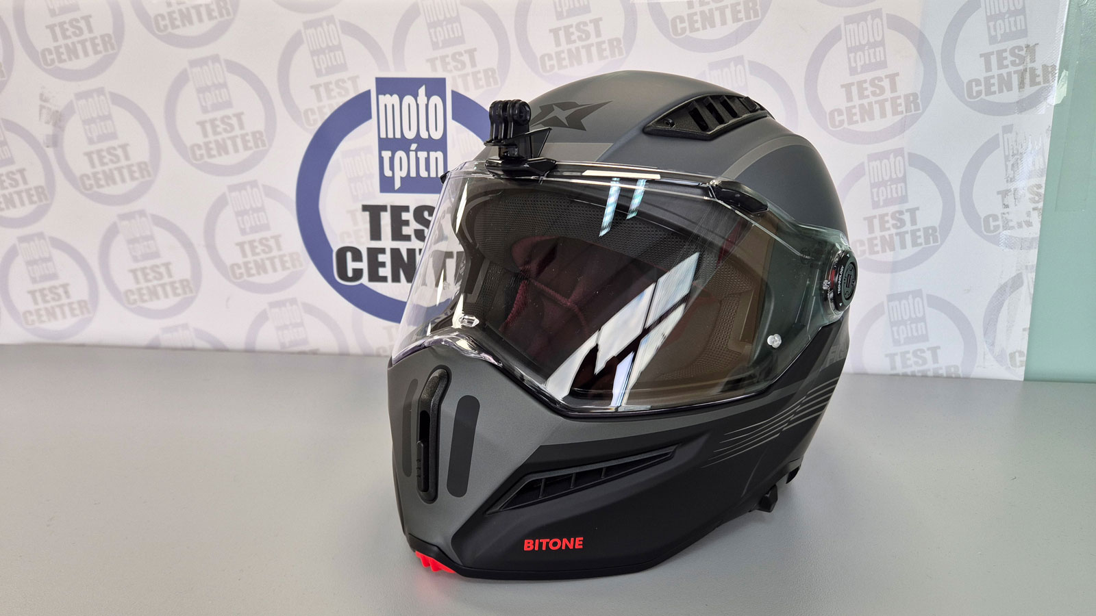 Τοποθετείς μία Action Camera στην βάση του Axxis Ghostfighter και είσαι έτοιμος να βιντεοσκοπήσεις τις βόλτες σου. 