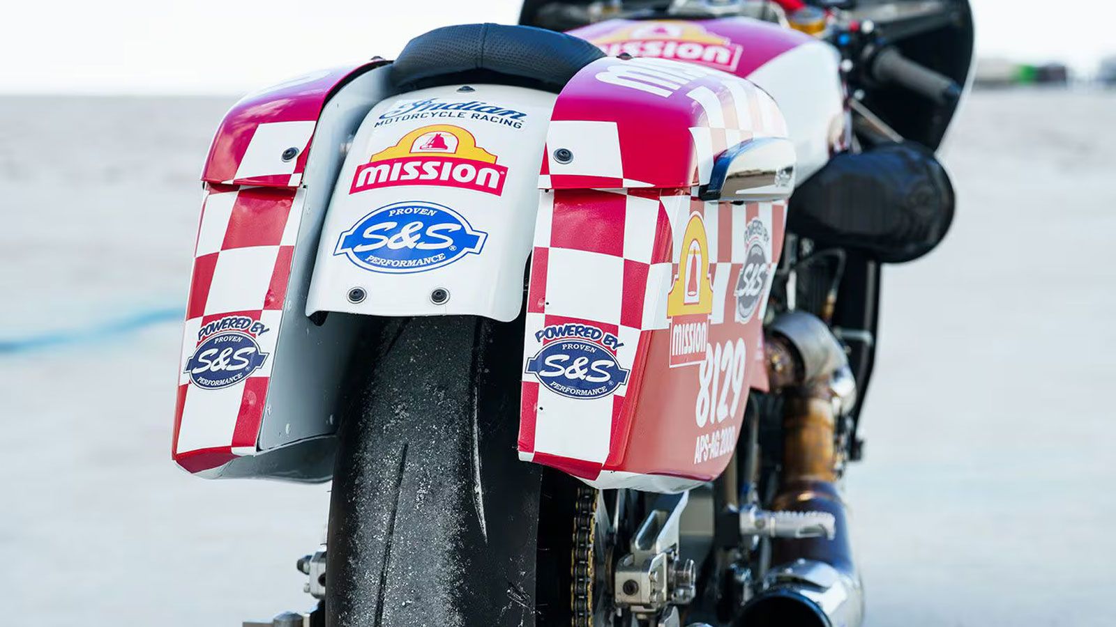 Η Indian έχει βαθιά ιστορία στις αλυκές – με πιο εμβληματική αυτή του Burt Munro, που το 1962, 1966 και 1967 έγραψε παγκόσμια ρεκόρ, εμπνέοντας 