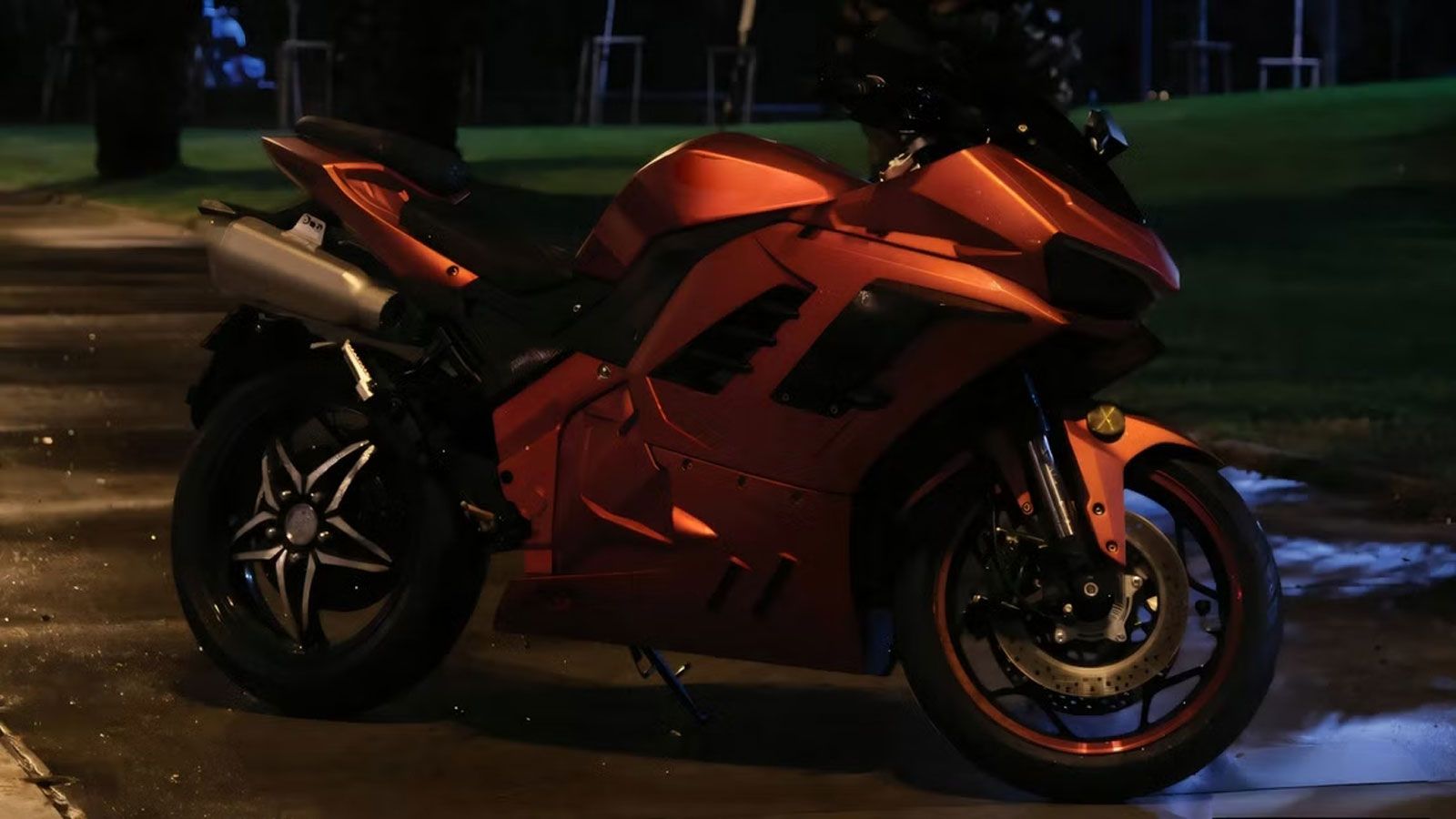 Σε μια εποχή που οι ηλεκτρικές μοτοσυκλέτες αποκτούν όλο και περισσότερες καινοτομίες, η Balistron – startup από την Κωνσταντινούπολη – φέ