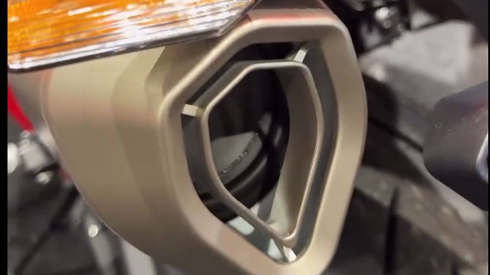 Πρόκειται για την κορυφαία έκδοση Premium Pack, η οποία έρχεται πλήρως εξοπλισμένη με υψηλό επίπεδο ασφάλειας και τεχνολογίας.