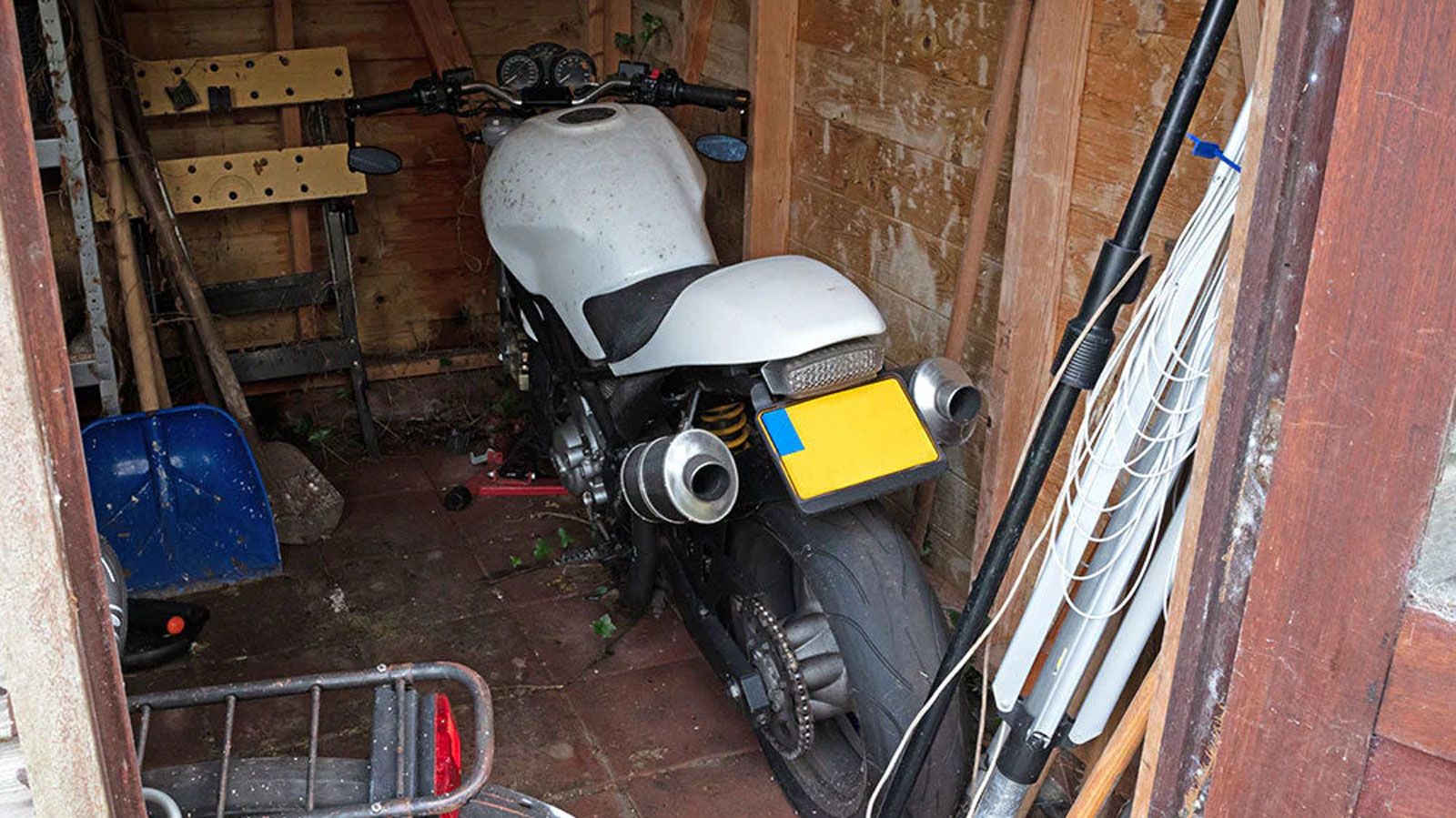 Το φαινόμενο της αυτοεκφόρτισης επιταχύνεται, και αν η μπαταρία δεν φορτίζεται συχνά, χάνει την ικανότητά της να κρατάει ρεύμα. Το αποτέλεσμα; 