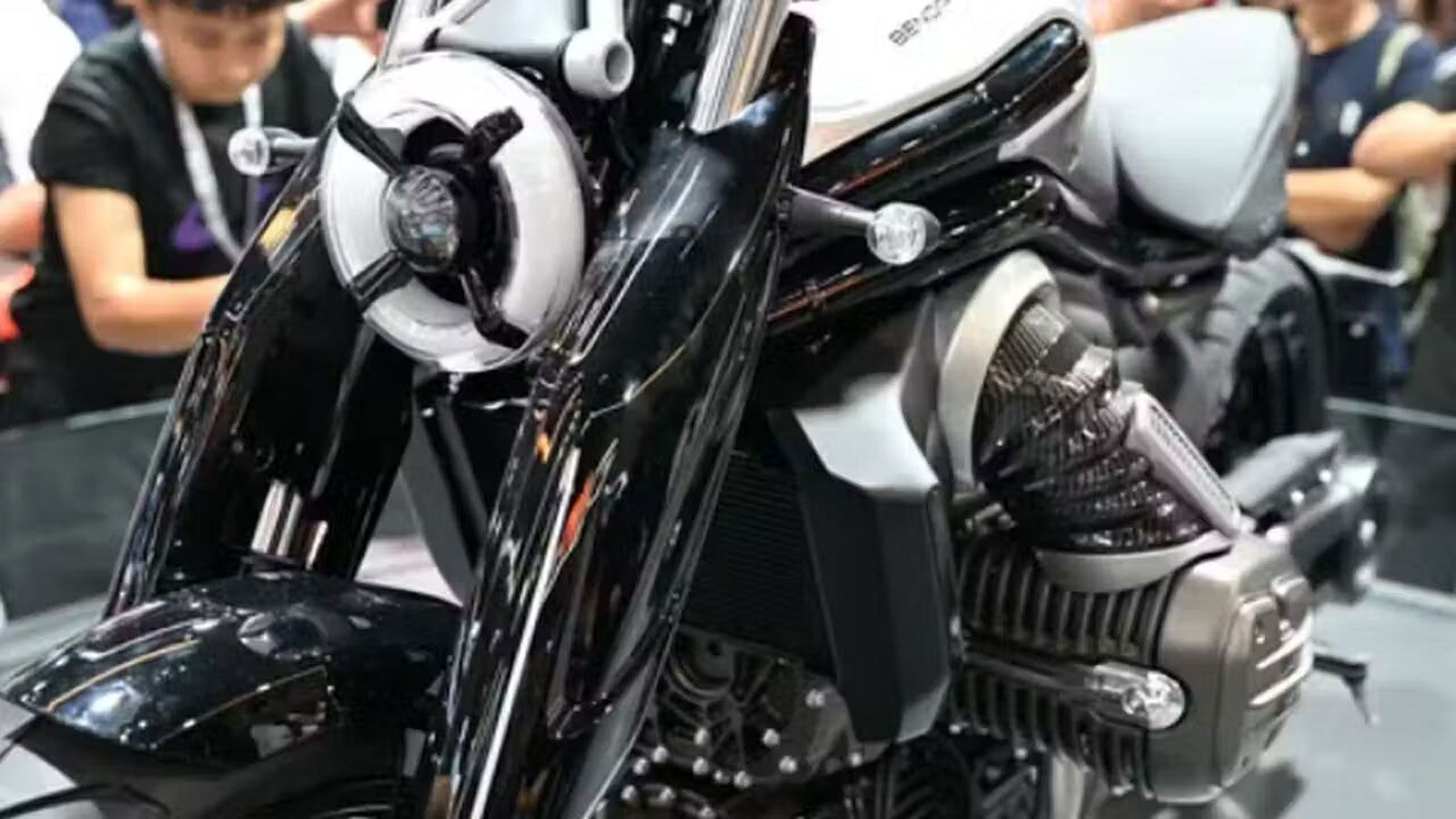 Η κινεζική Benda έρχεται να ταράξει τα νερά με την παρουσίαση του P51 Hybrid Concept στη διεθνή έκθεση CIMA στο Chongqing. Μια μικρή, ελαφριά naked μο