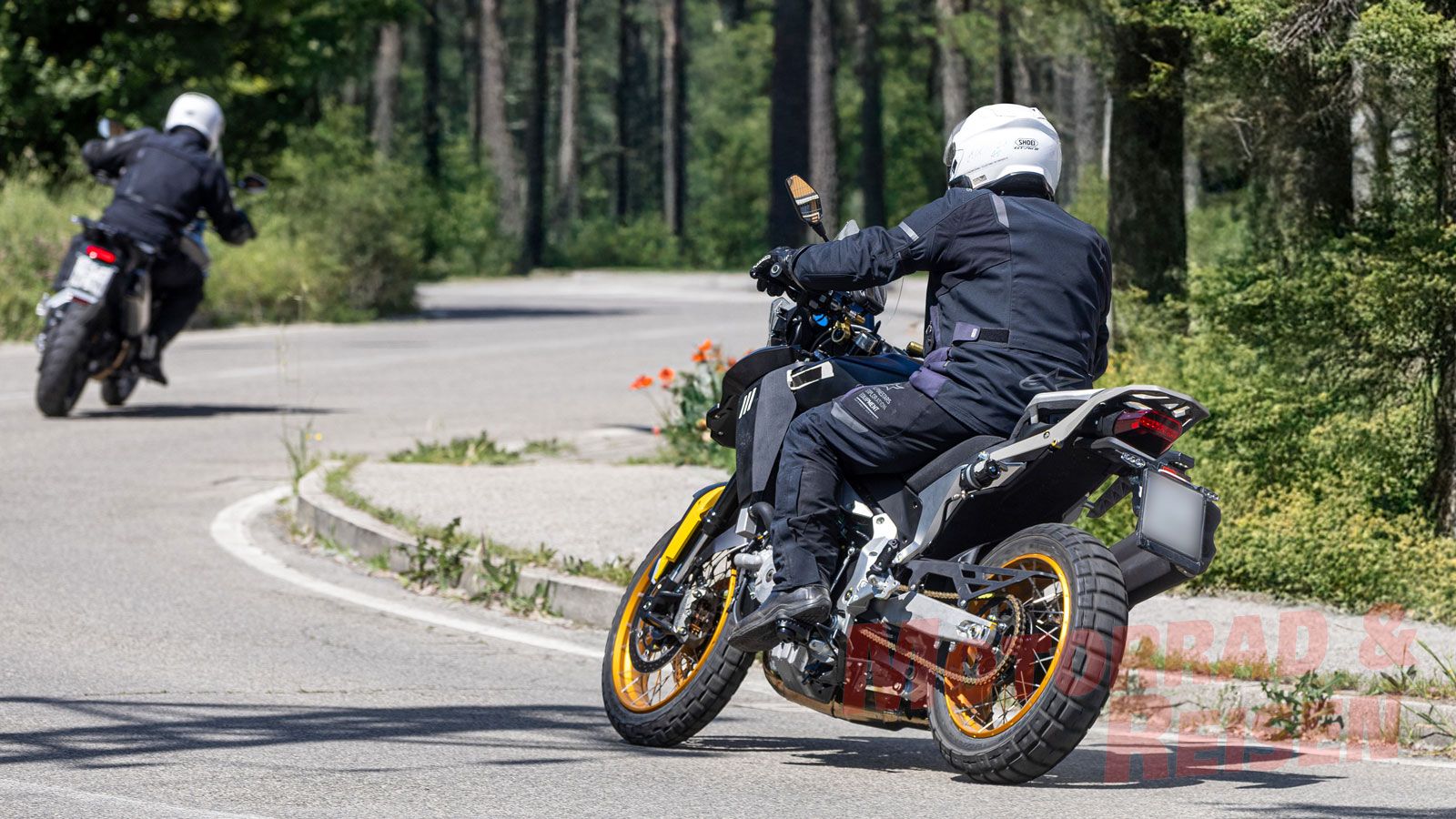 Η Benelli έχει αφήσει ανοιχτό το ενδεχόμενο δημιουργίας «X» έκδοσης, με περισσότερες δυνατότητες εκτός ασφάλτου. Η πρακτική αυτή ακολουθεί τη φιλοσοφί