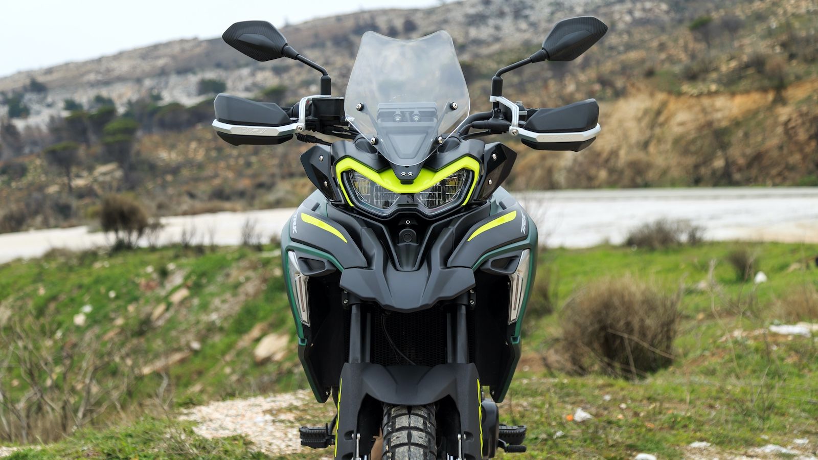 O μπροστά LED προβολέας του TRK 702 X