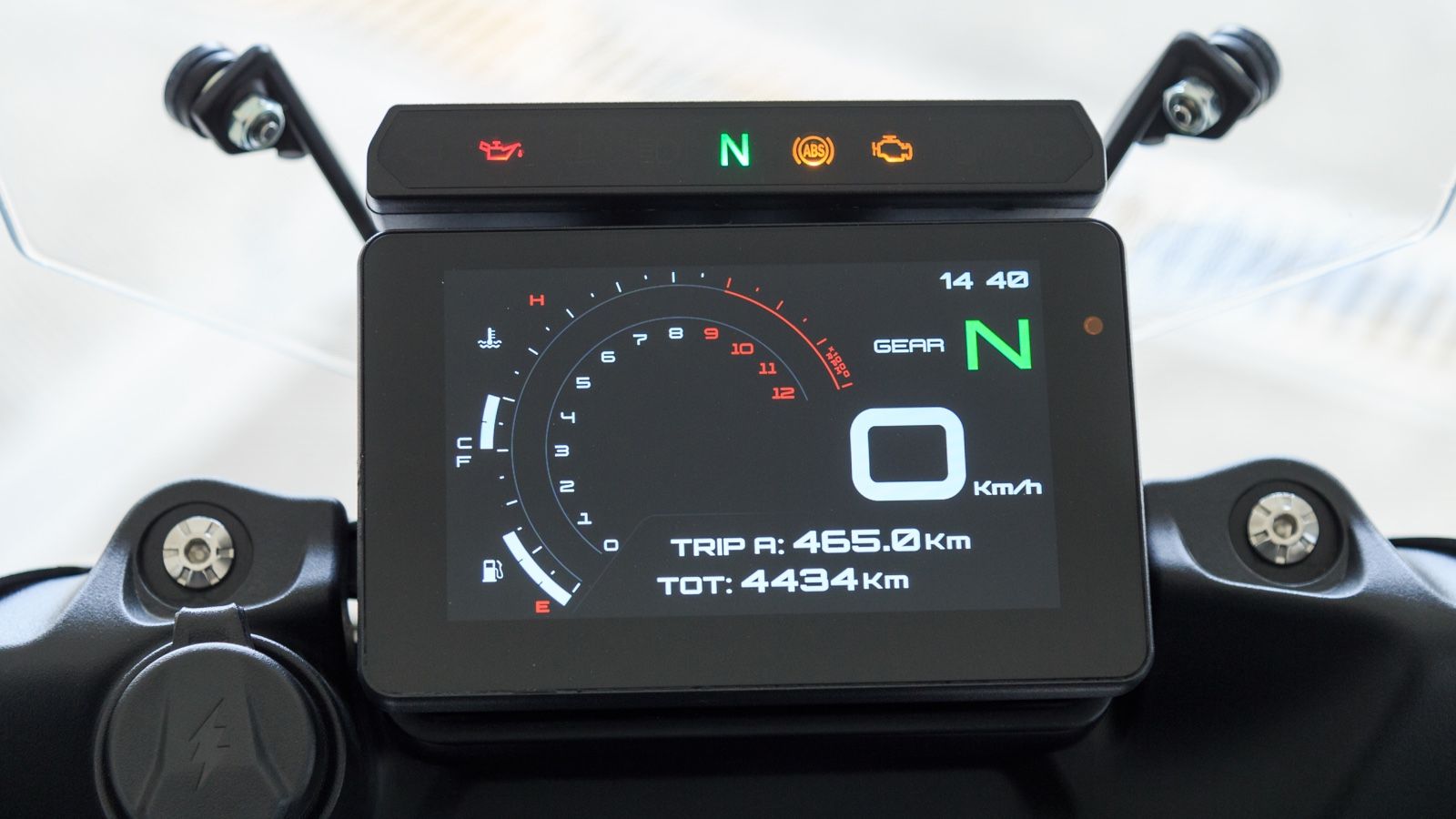 Οθόνη TFT πλήρης ενδείξεων.