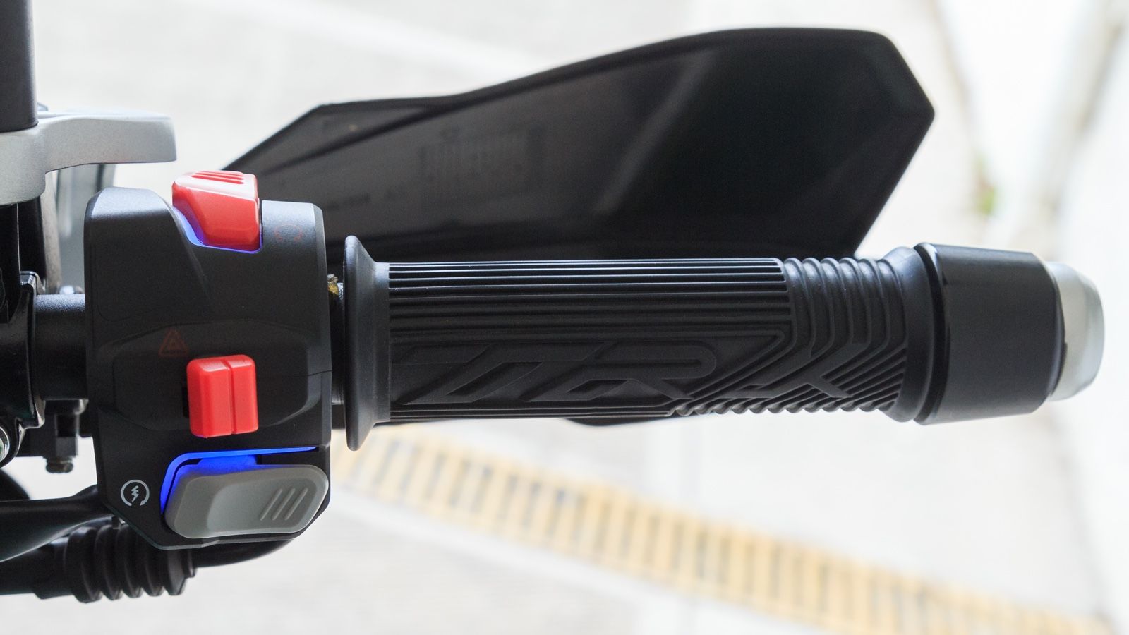 Ποιοτικά γκριπ με επιφάνεια που εξυπηρετεί στο «γράπωμα».