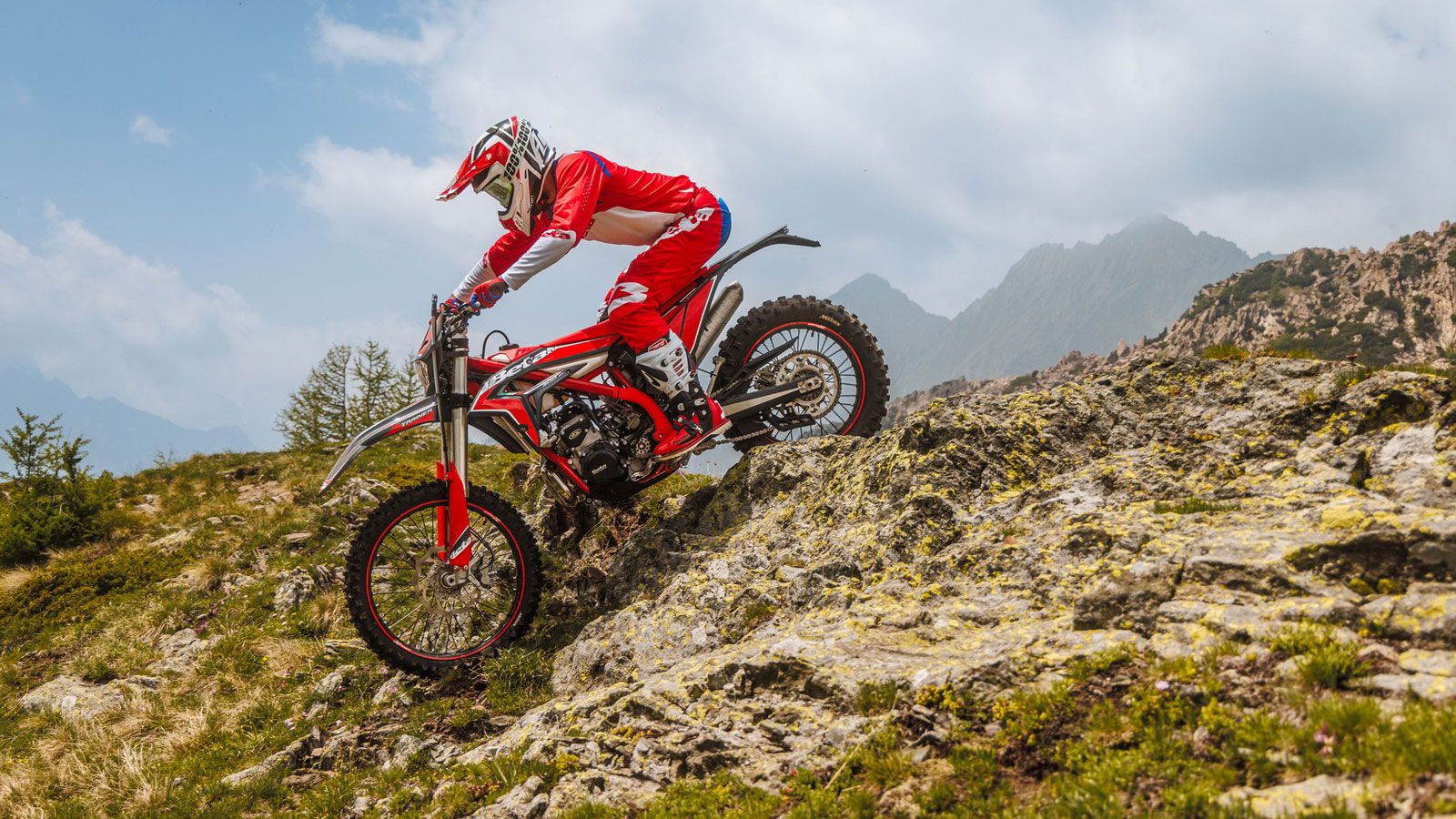 Το πλαίσιο του XTrainer παραμένει αμετάβλητο σε αρχιτεκτονική, με έμφαση στη σταθερότητα και το περιορισμένο βάρος.