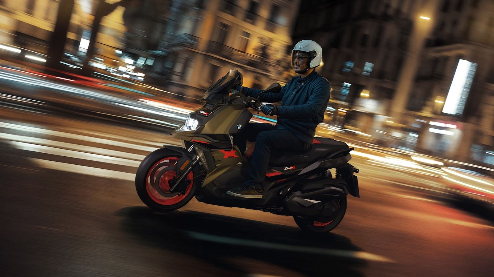 BMW C400: Adventure scooter που ταξιδεύει και επιταχύνει κορυφαία με νέα, χαμηλότερη τιμή