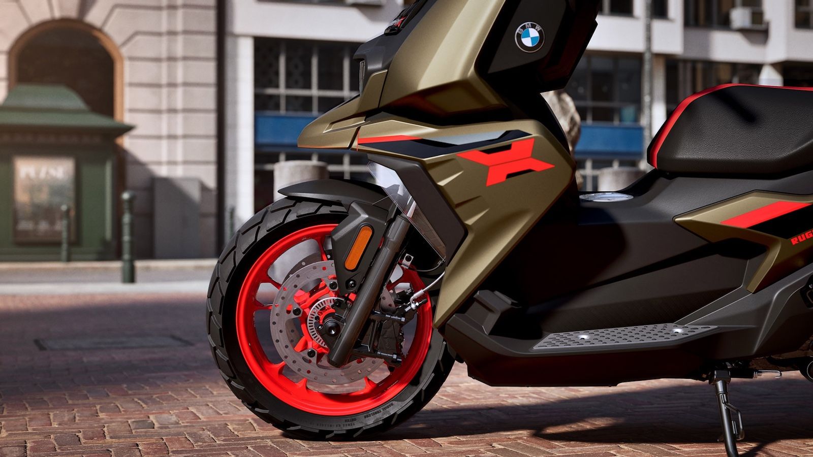 BMW C400: Adventure scooter που ταξιδεύει και επιταχύνει κορυφαία με νέα, χαμηλότερη τιμή