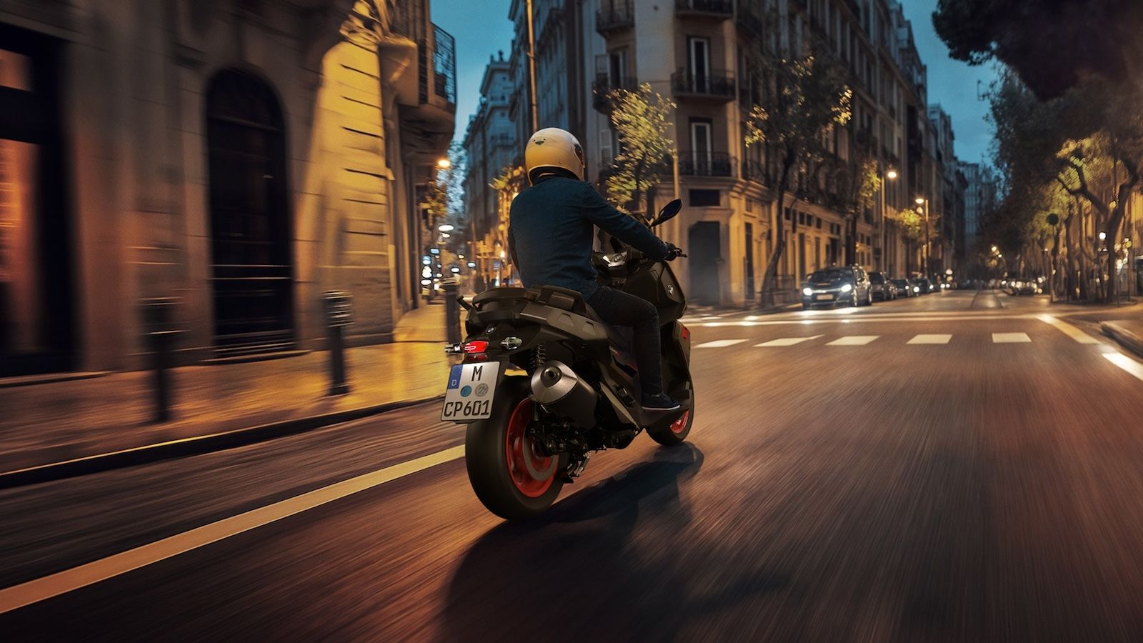 BMW C400: Adventure scooter που ταξιδεύει και επιταχύνει κορυφαία με νέα, χαμηλότερη τιμή